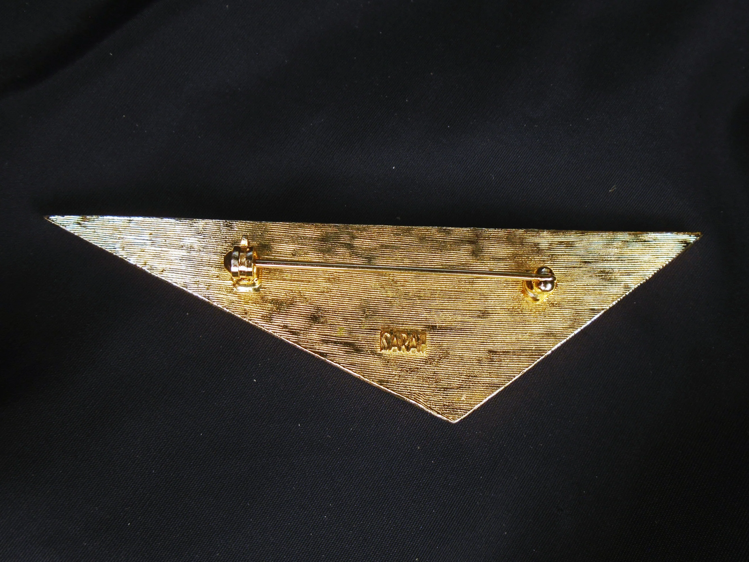 80s Pink Modernist Triangle Pin, Minimalist Geometric By Sarah Coventry - Image 2