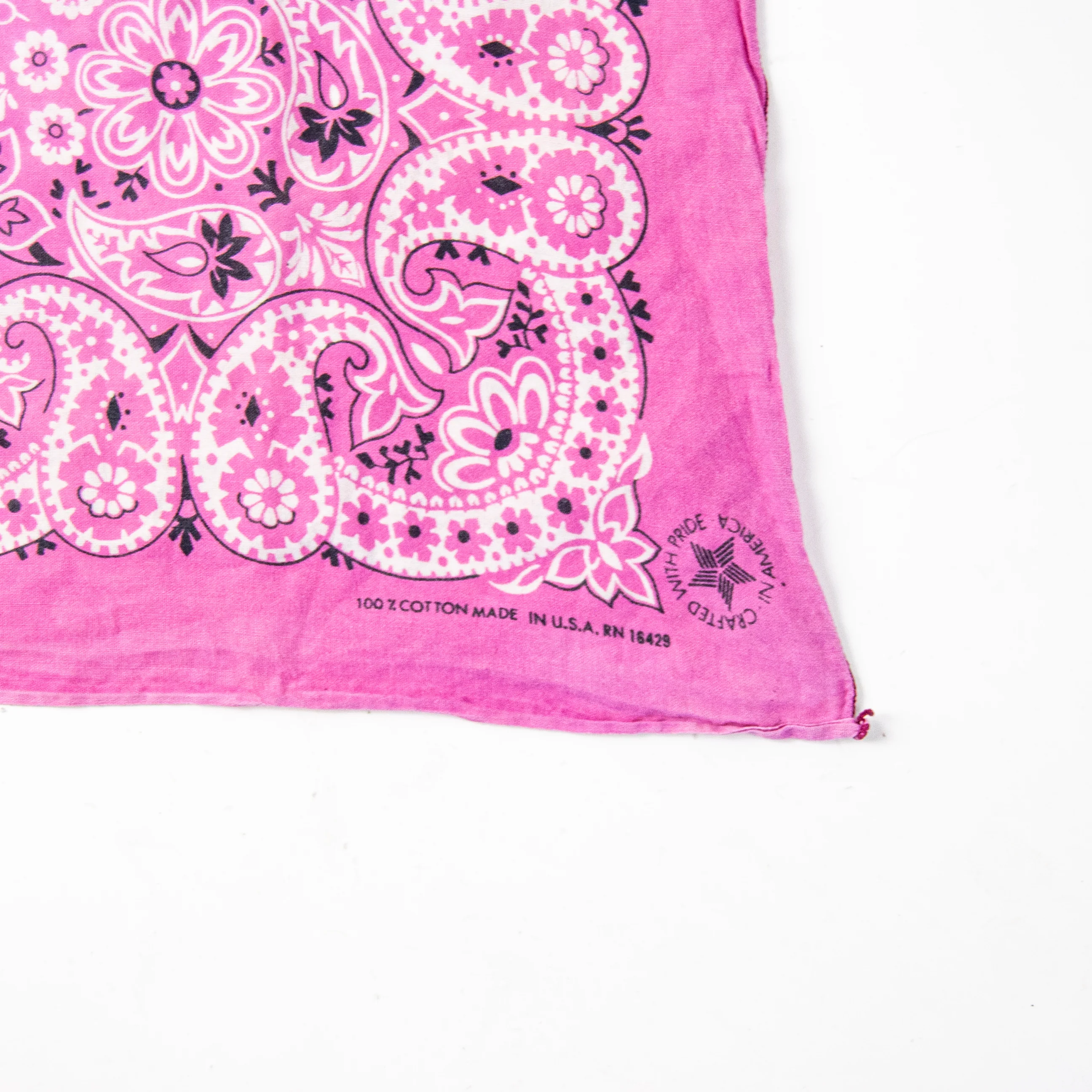 80s Pink Paisley Cotton Bandana / 19in X 20in - Image 3