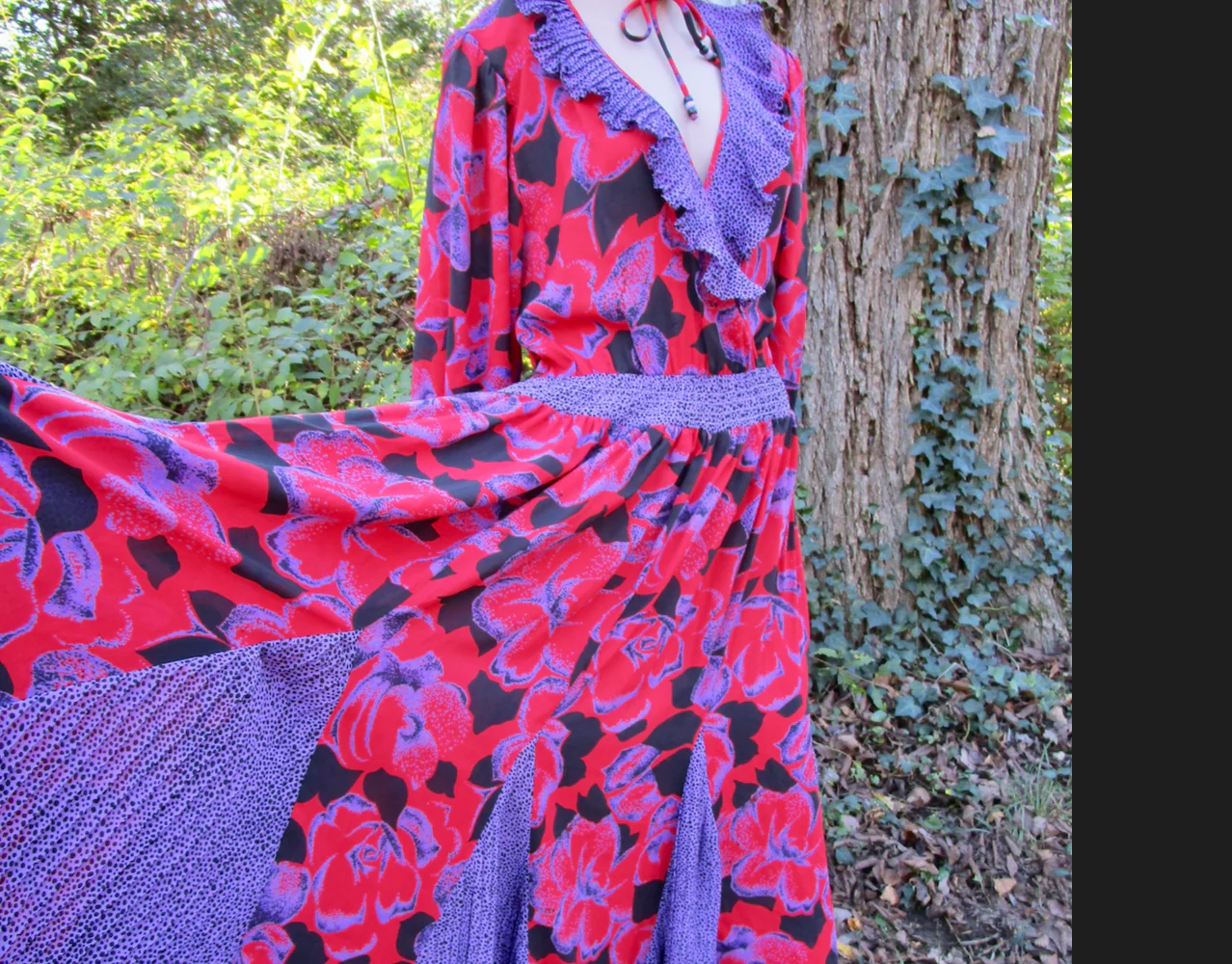 80s Ruffly Surplice Dress In Floaty Georgette Floral By Susan Freis Assorti - Image 9