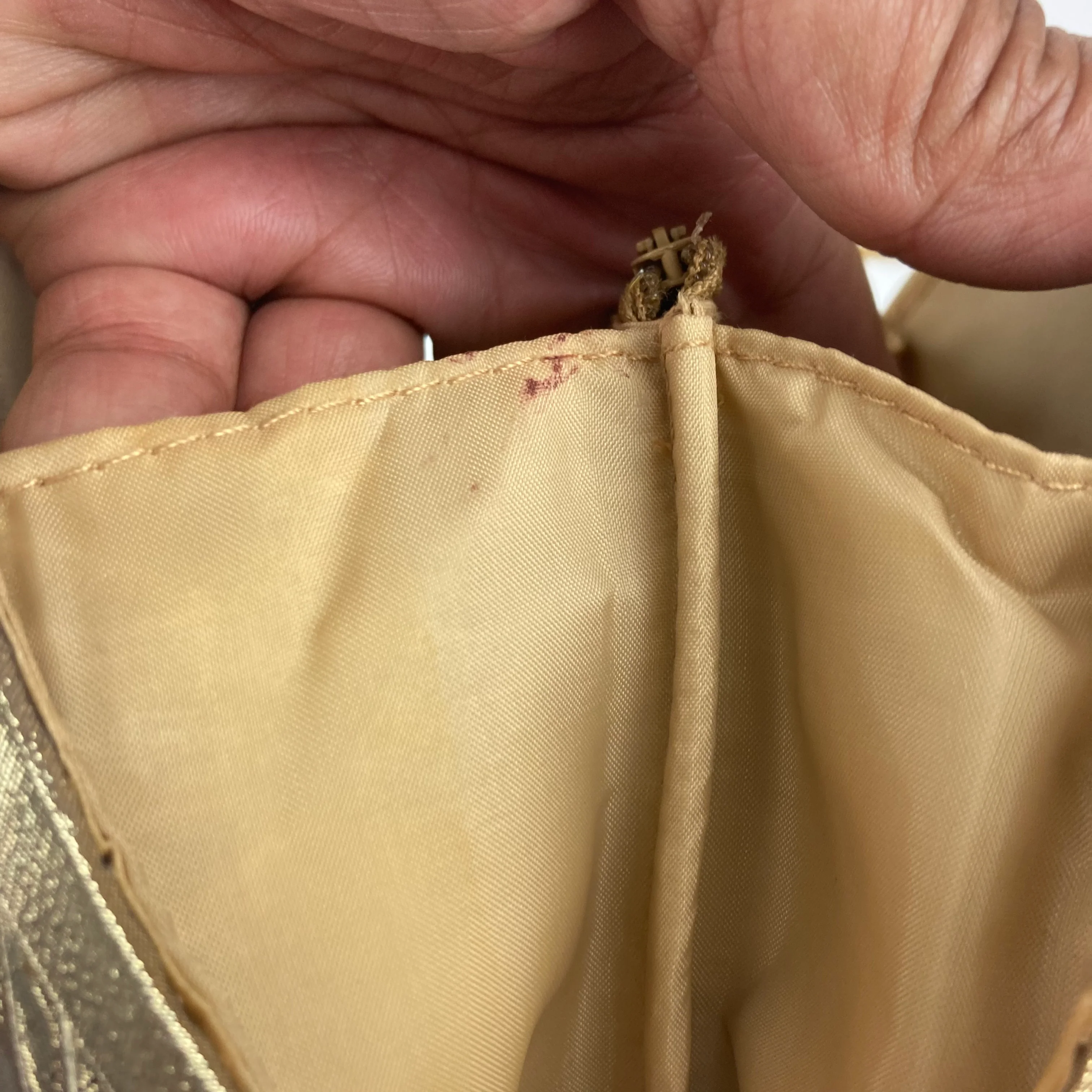 80s Shell Shaped Gold Lamé Evening Bag By Warren Reed - Image 10