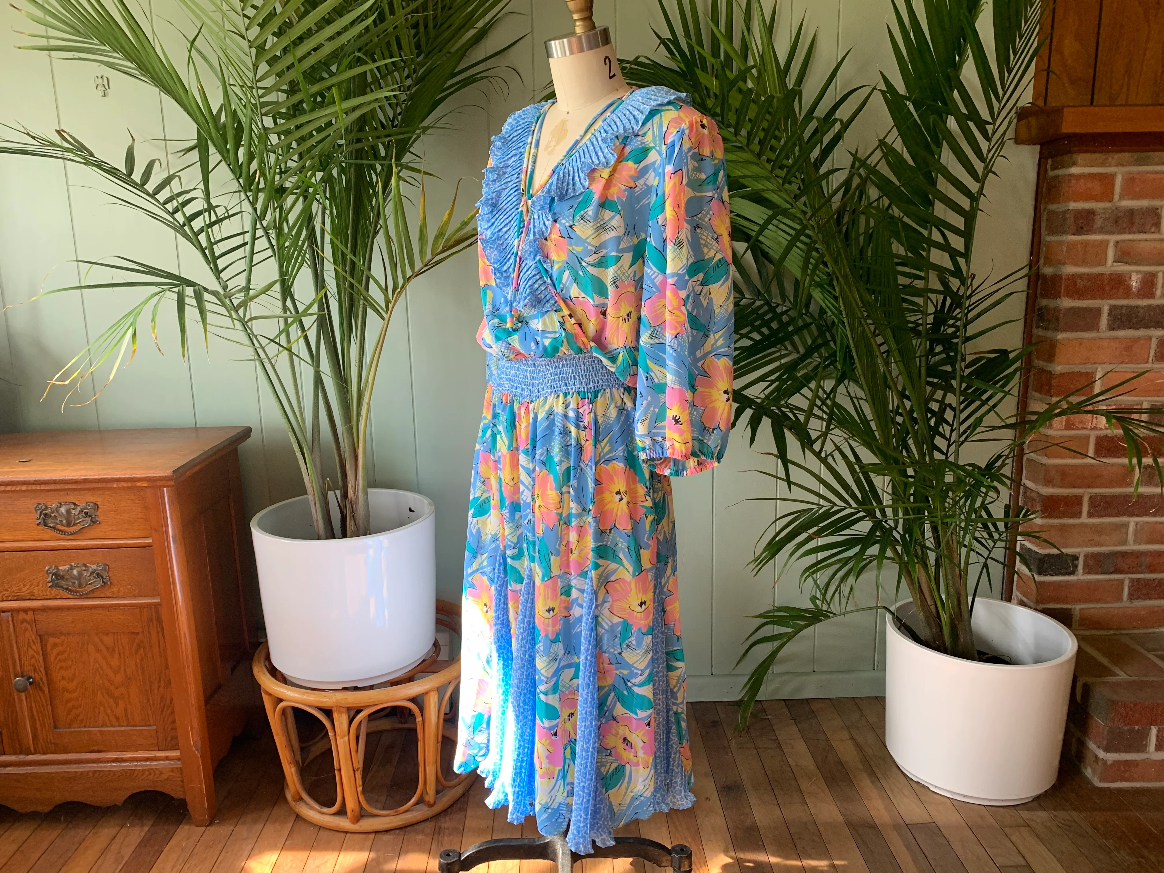 80s Silky Abstract Floral Ruffle Pleated Insert Dress By Assorti for Susan Freis - Image 4