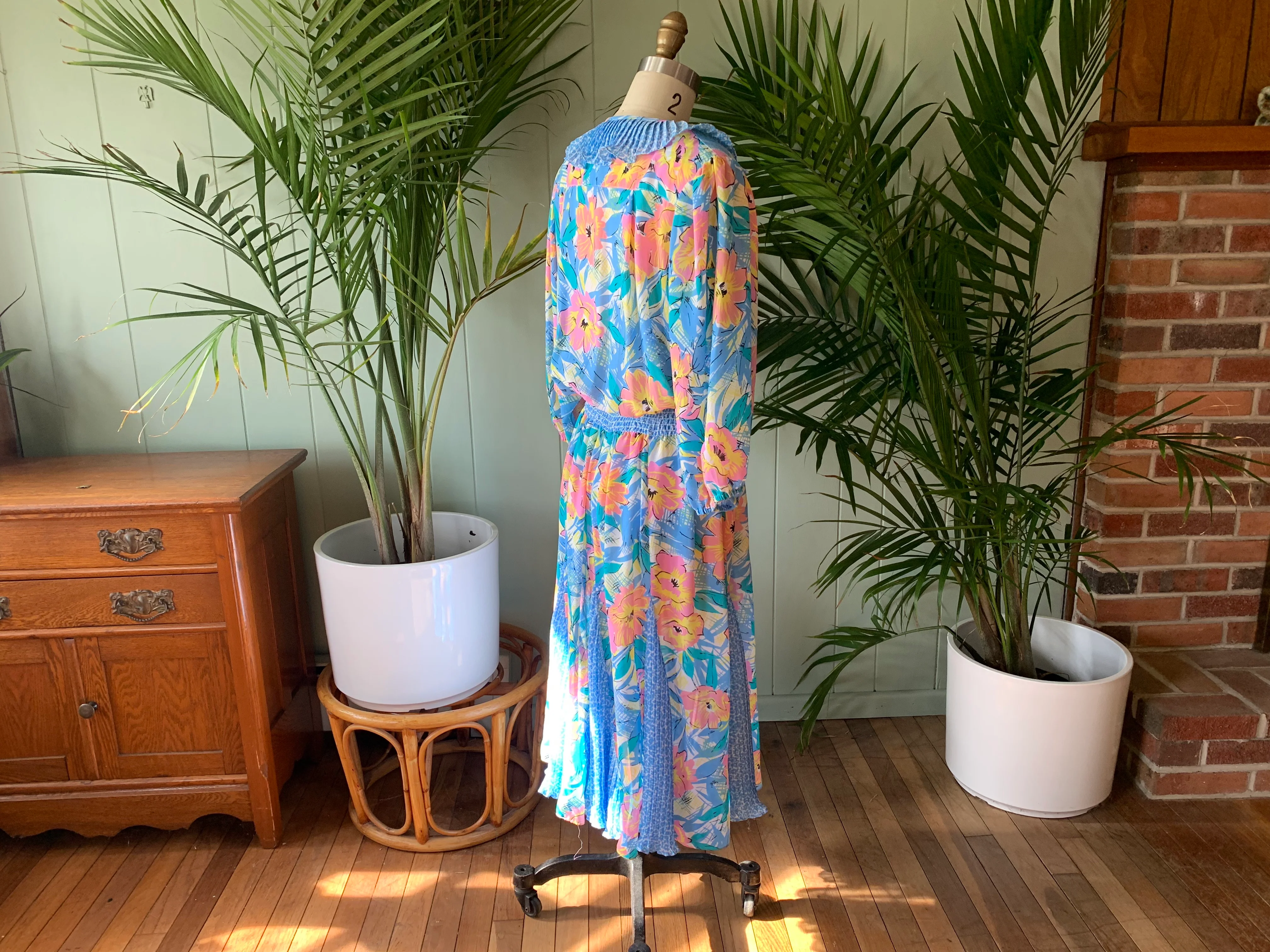 80s Silky Abstract Floral Ruffle Pleated Insert Dress By Assorti for Susan Freis - Image 7