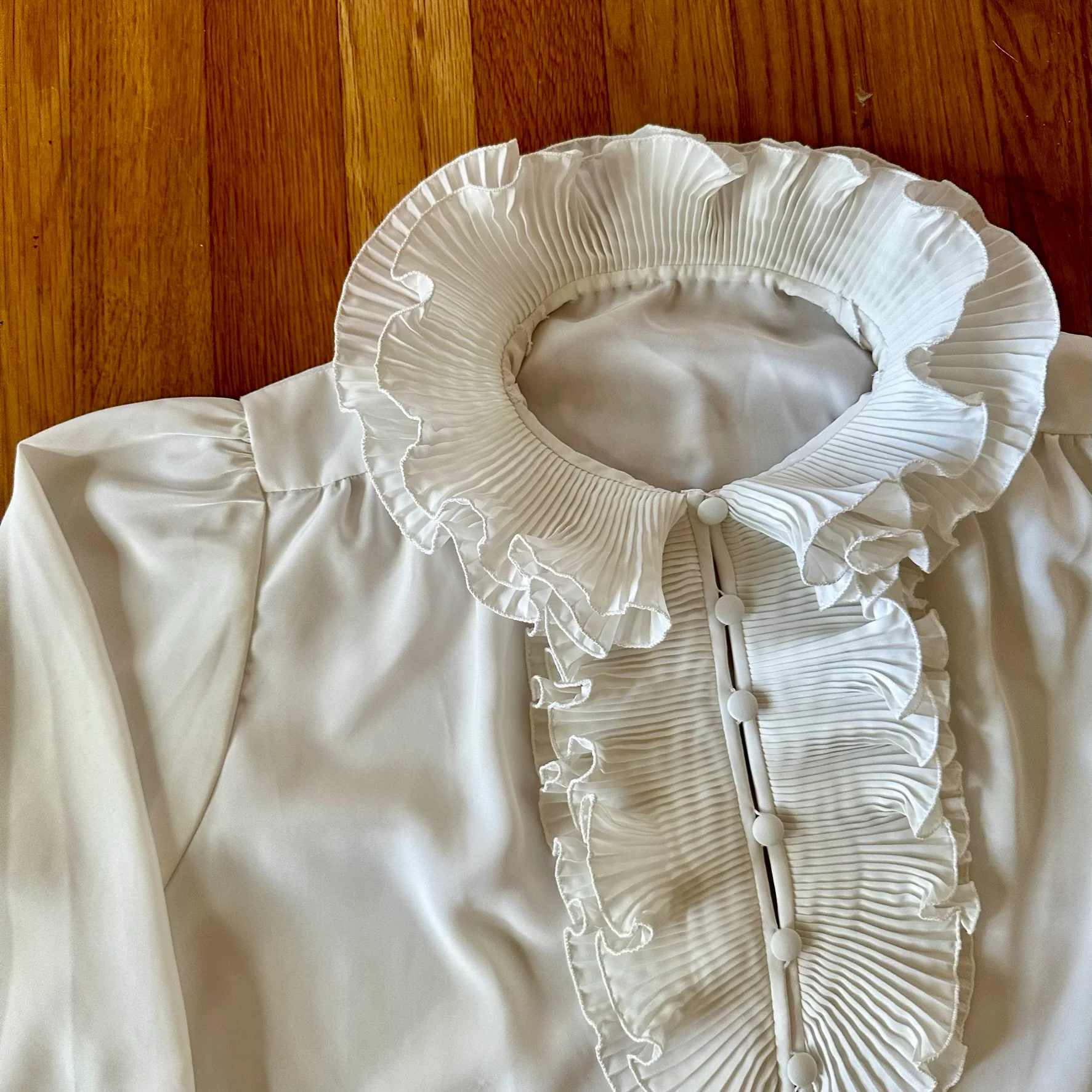 80s Silky White Pleated Collar Blouse - Image 4