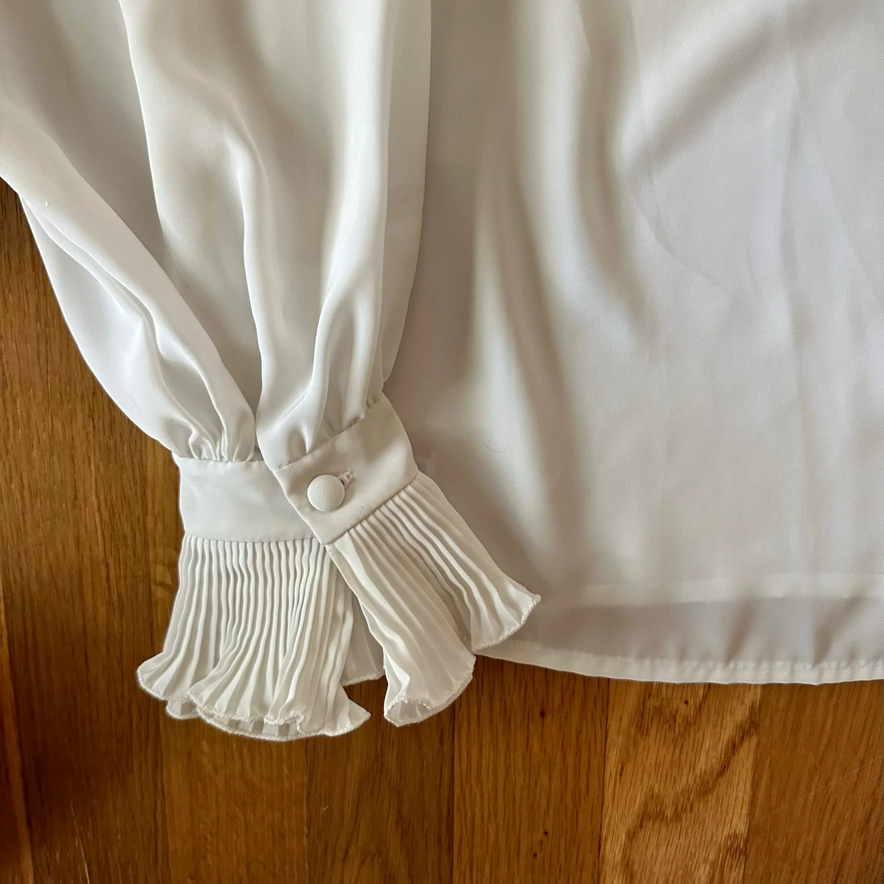 80s Silky White Pleated Collar Blouse - Image 5