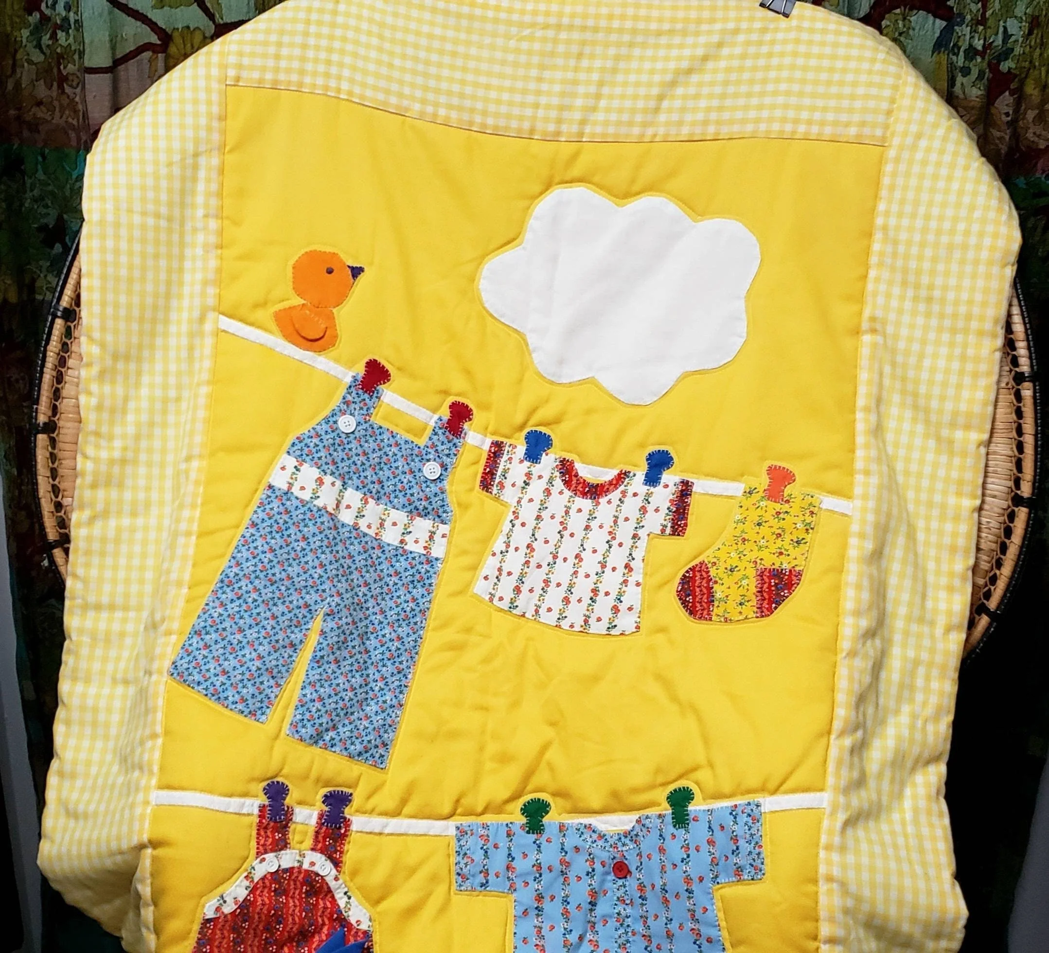 80s Sunny Laundry Day Kids Quilt - Image 2