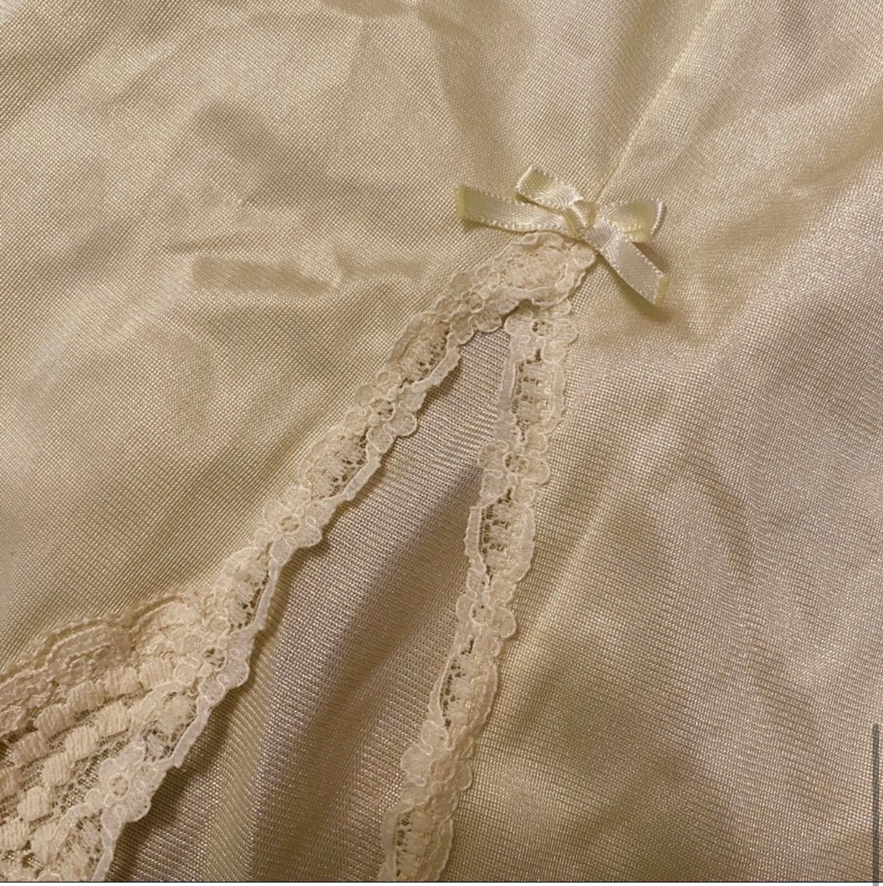 80s Sweet Light Yellow Half Slip With Slit M/l By Vassarette - Image 3
