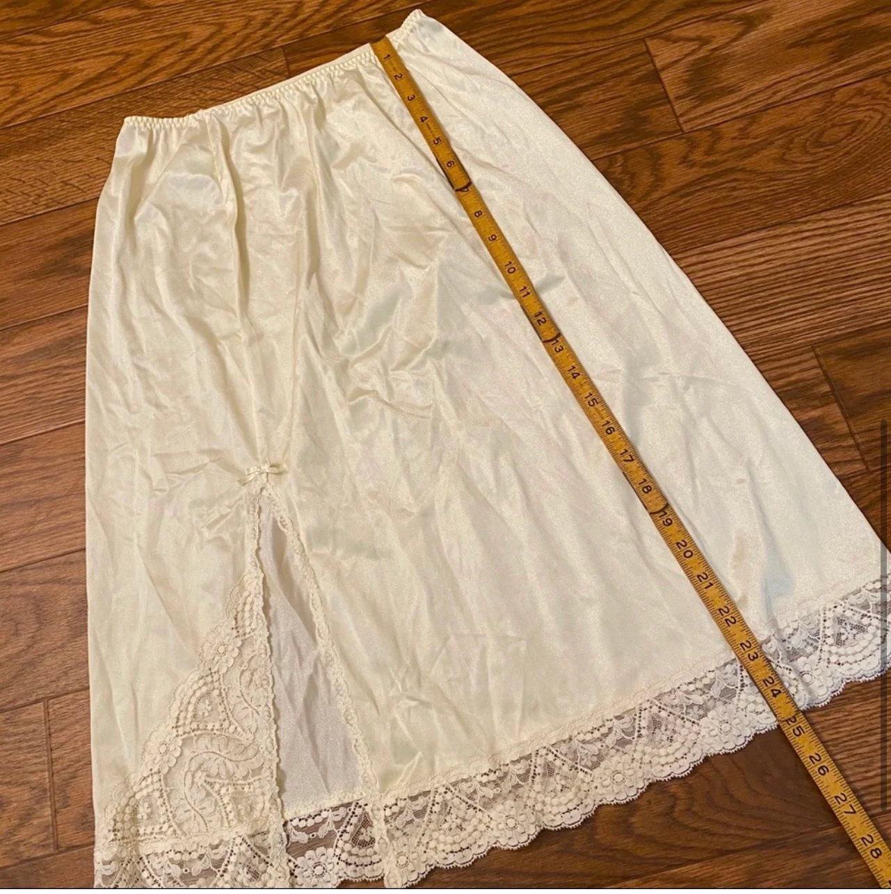 80s Sweet Light Yellow Half Slip With Slit M/l By Vassarette - Image 4