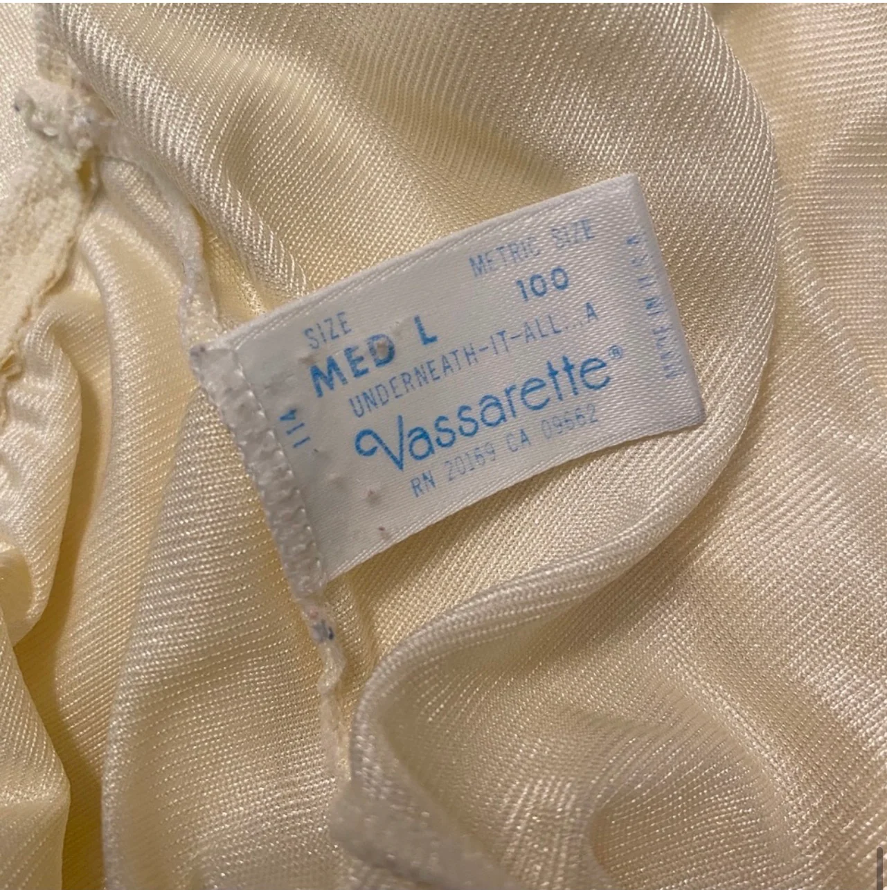 80s Sweet Light Yellow Half Slip With Slit M/l By Vassarette - Image 7