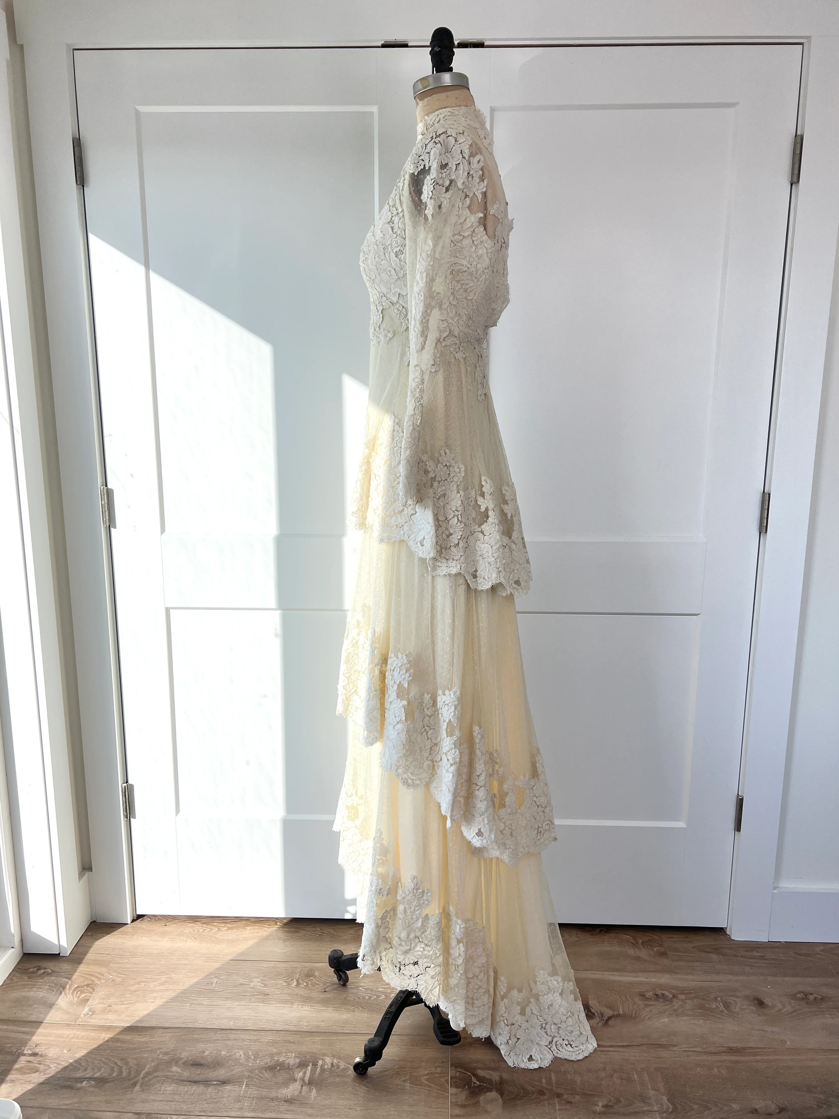 80s Three Tiered Lace Wedding Gown by I Magnin - Image 5