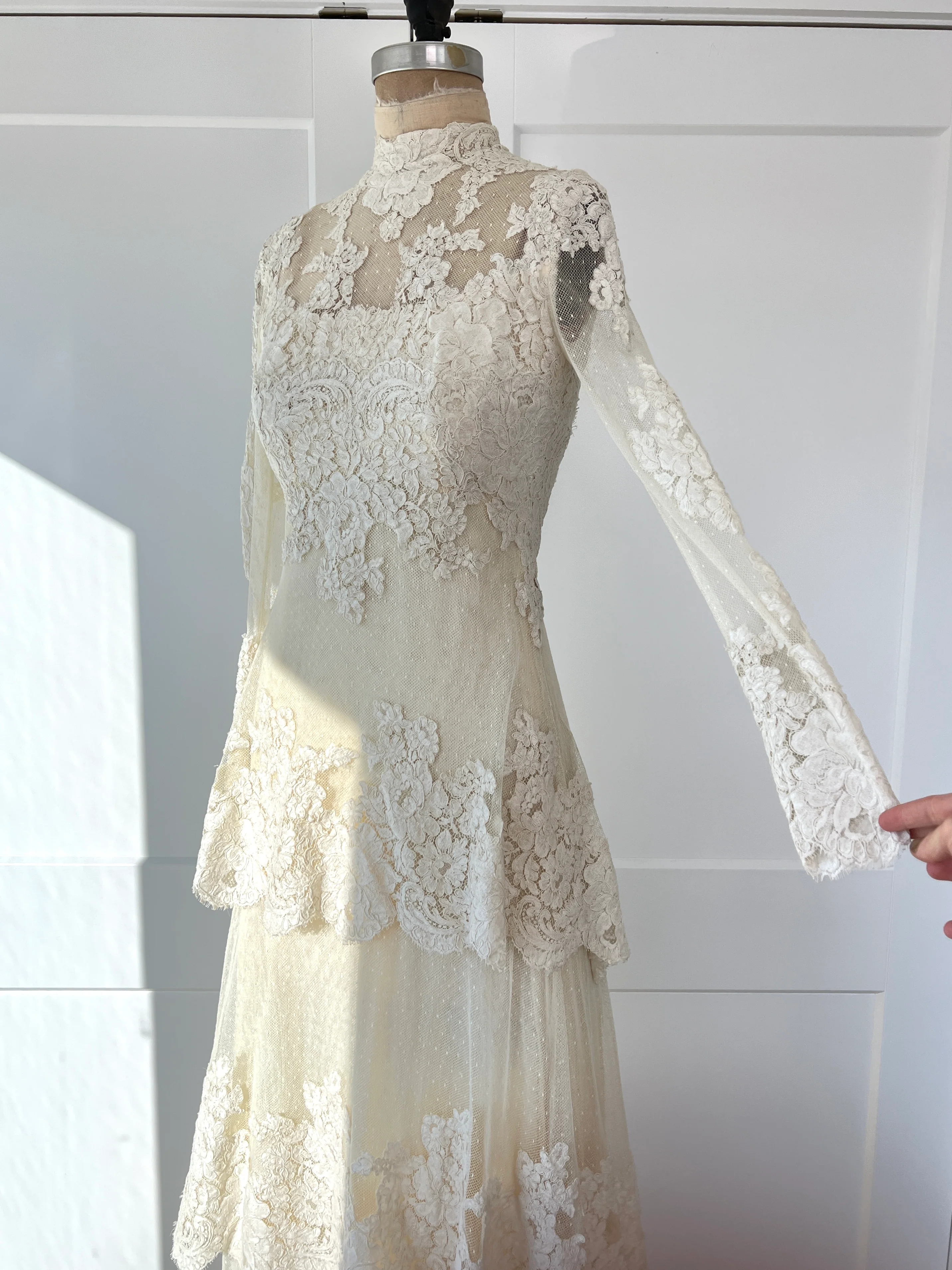 80s Three Tiered Lace Wedding Gown by I Magnin - Image 7