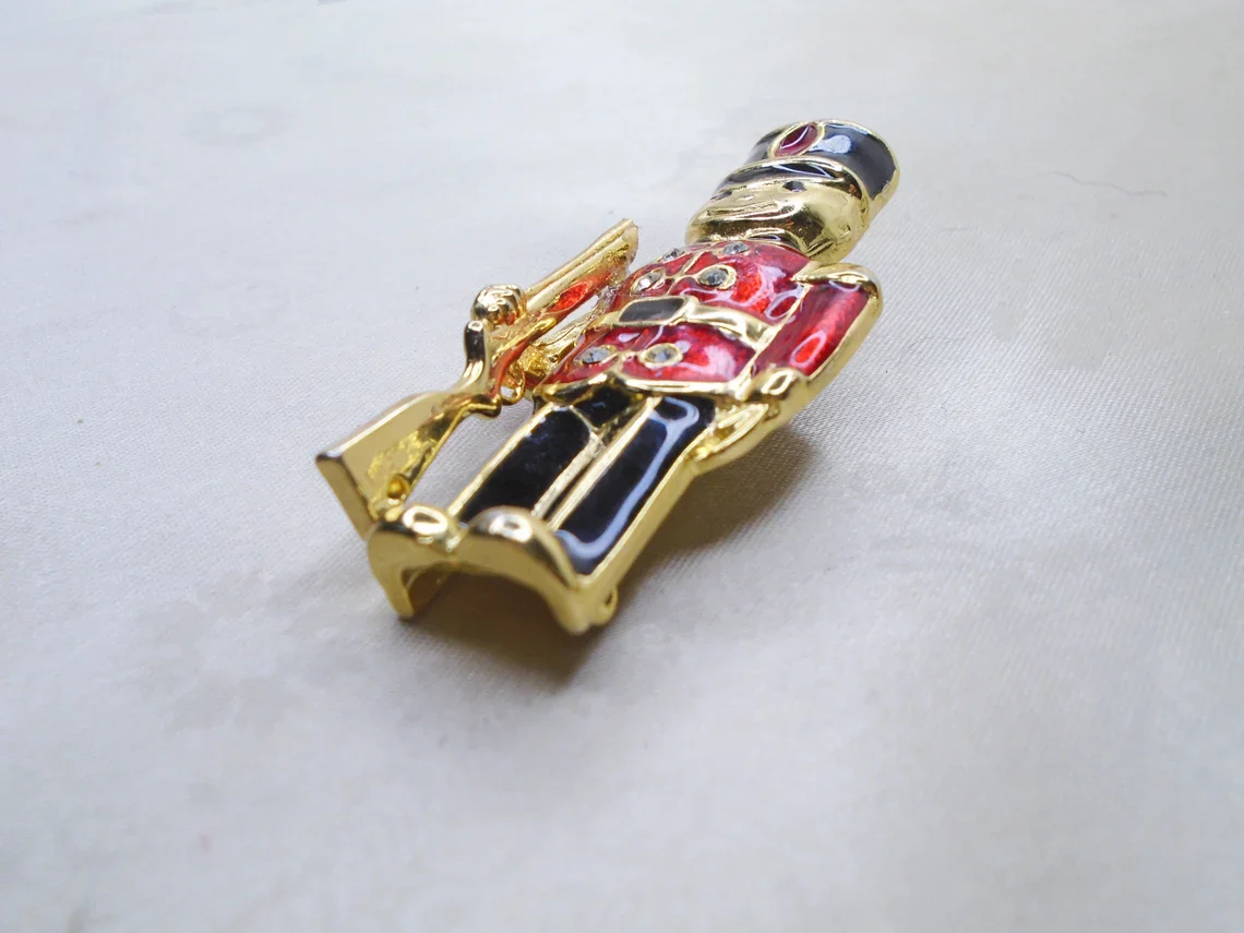 80s Toy Soldier Holiday Brooch Christmas Figural Pin - Image 7