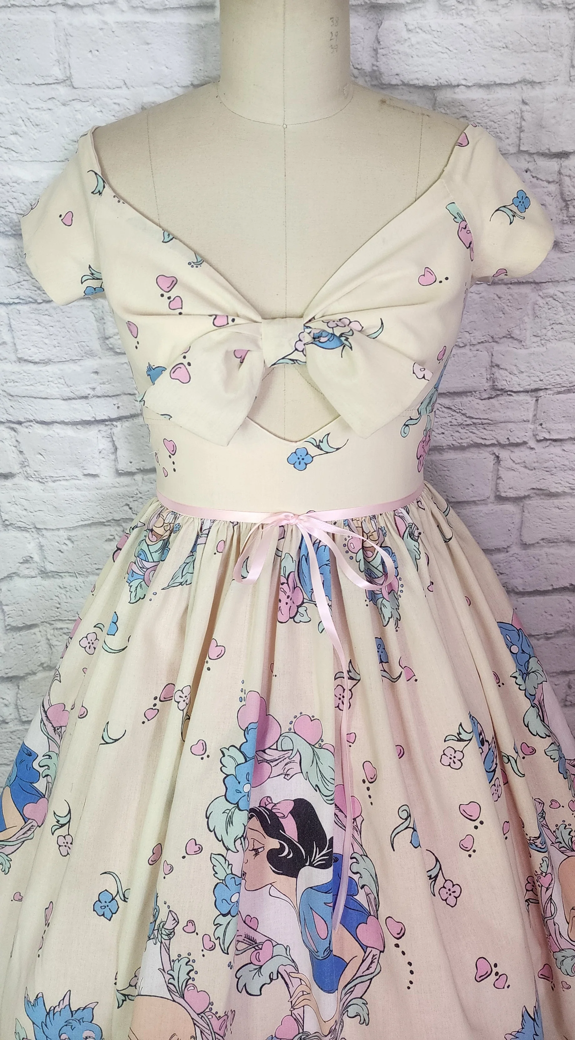 80s Upcycled 80s Snow White Print Pinup Dress - Image 11