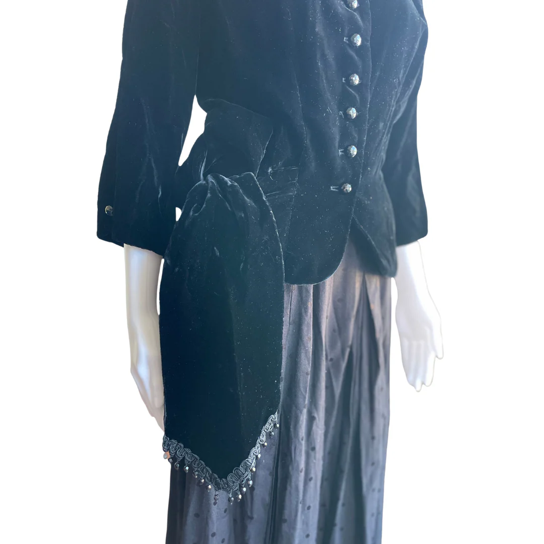 80s Vintage Black Velvet Blazer - Image 4