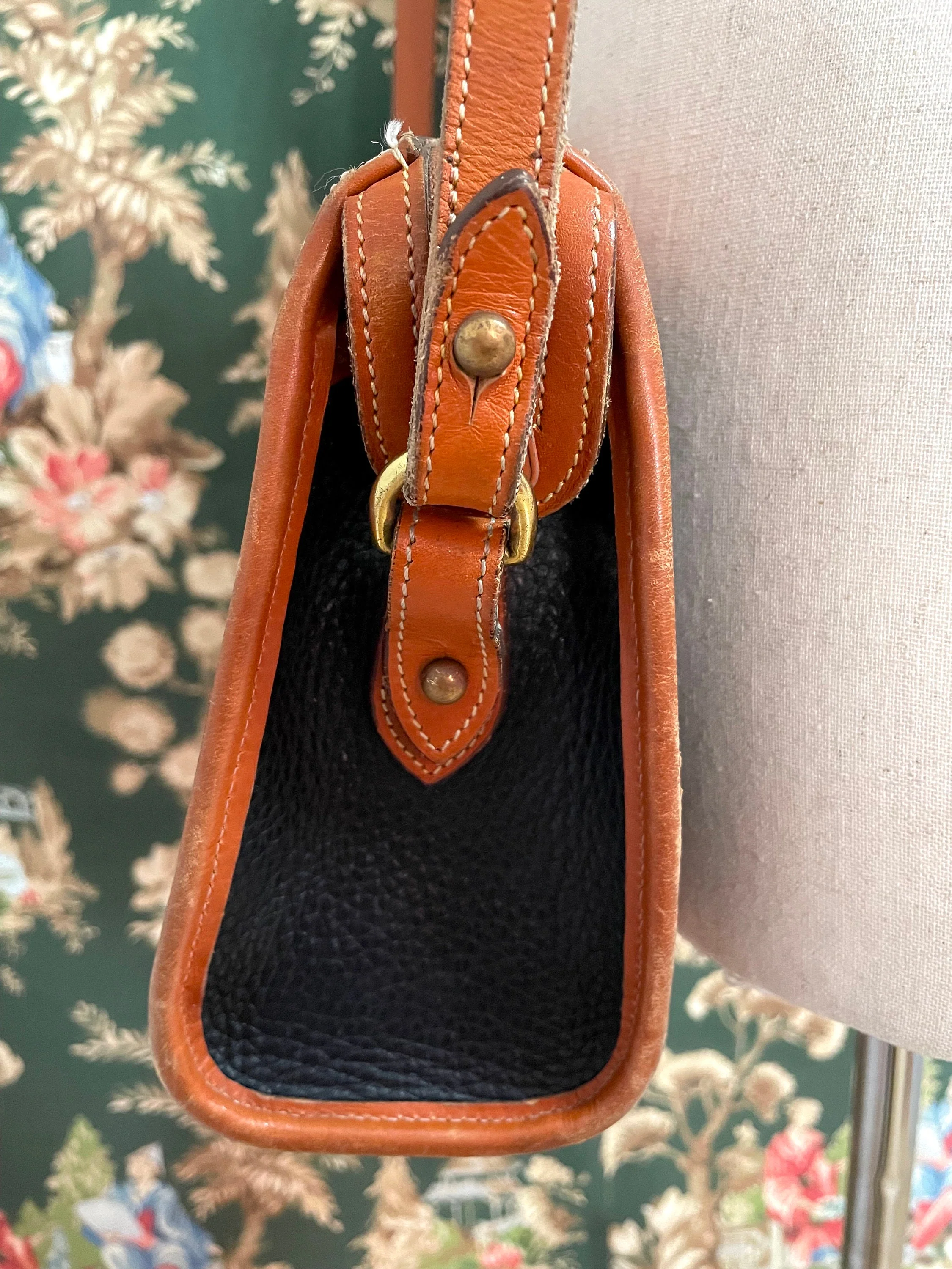 80s Vintage Dooney and Bourke Navy Blue and Brown Pebbled Leather Cross Body Bag (as Is) by Dooney and Bourke - Image 2