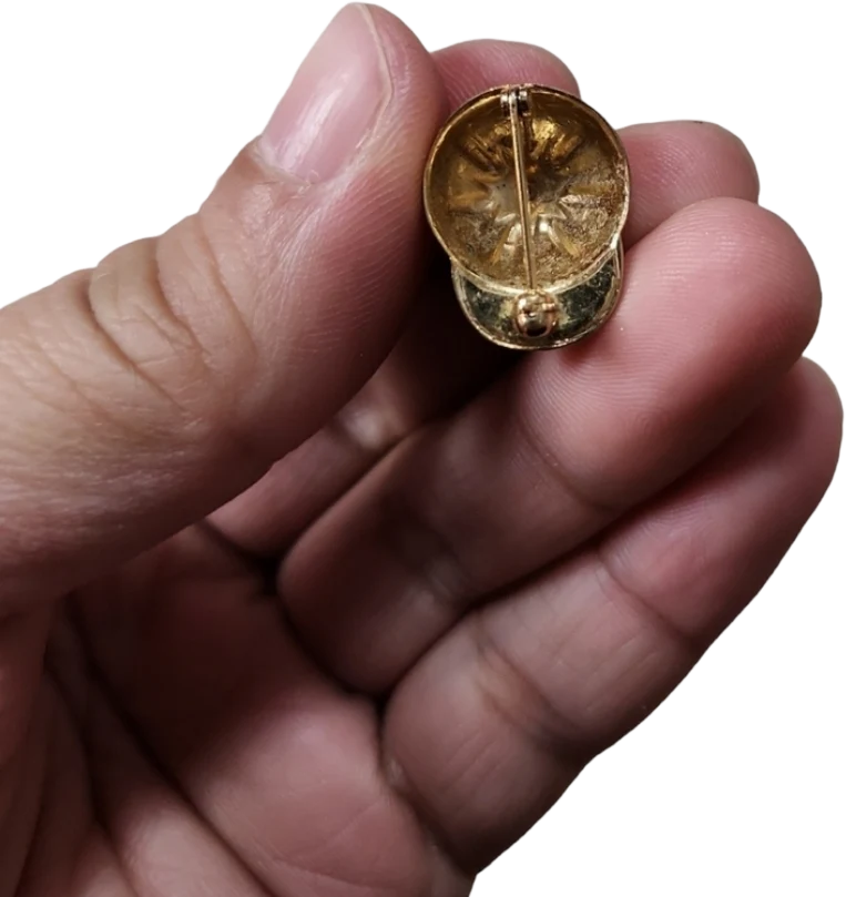 80s Vintage Gold Toned Baseball Cap Pin - Image 2