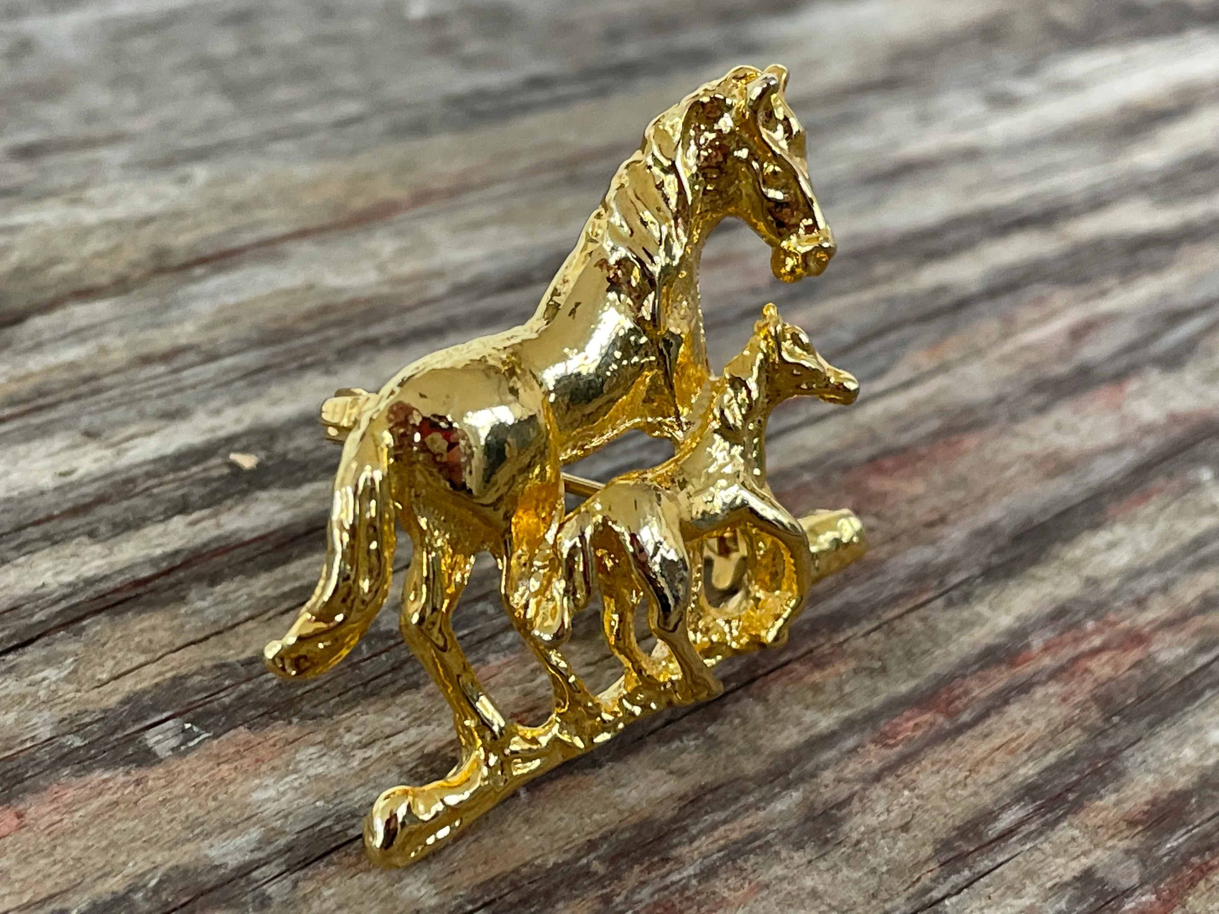 80s Vintage Horse And Colt Goldtone Brooch - Image 6