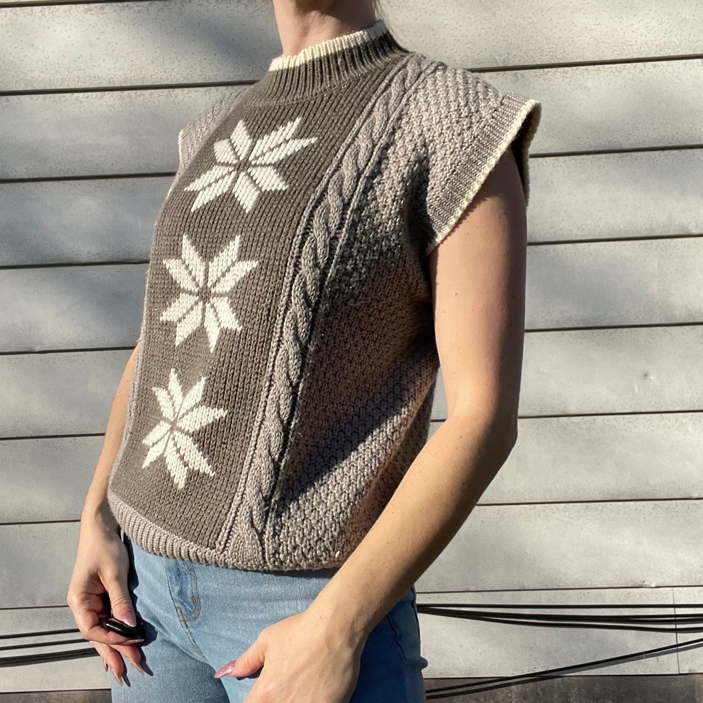80s Vintage Sleeveless Knit Sweater Vest By Cheryl Tiegs - Image 4
