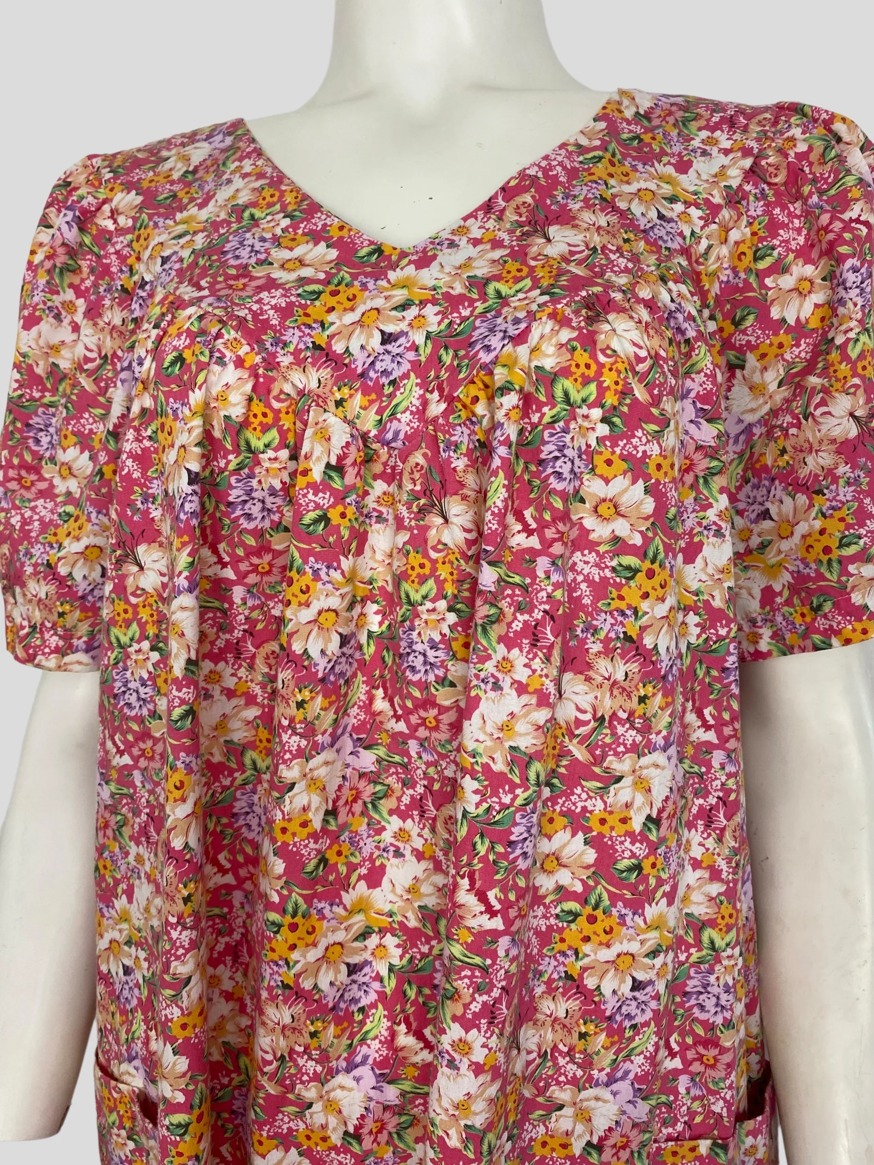 80s Volup Vibrant Floral House Dress By Carole - Image 3
