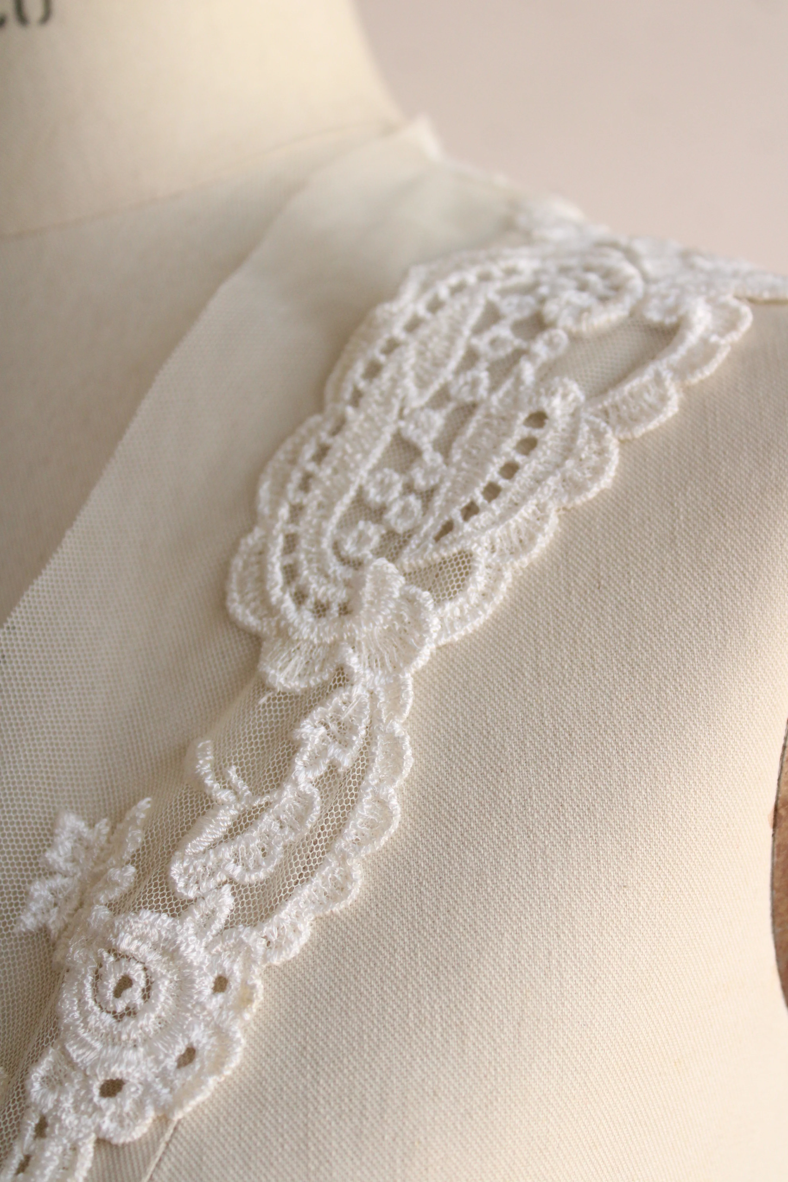 80s Winter White Lace Dress Collar - Image 11