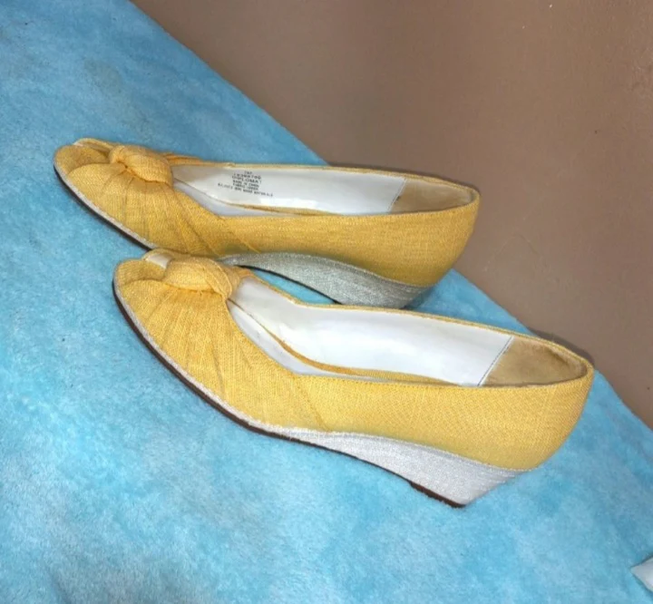 80s Yellow Fabric 2 Inch Wedges By Etienne Aigner - Image 4