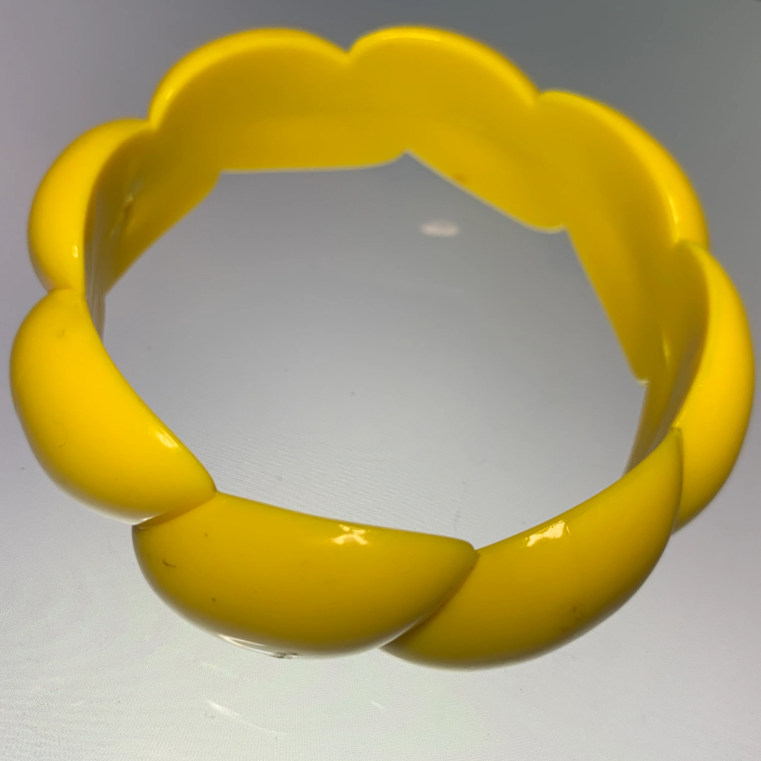 80s Yellow Wide Twist Plastic Bangle Bracelet - Image 4