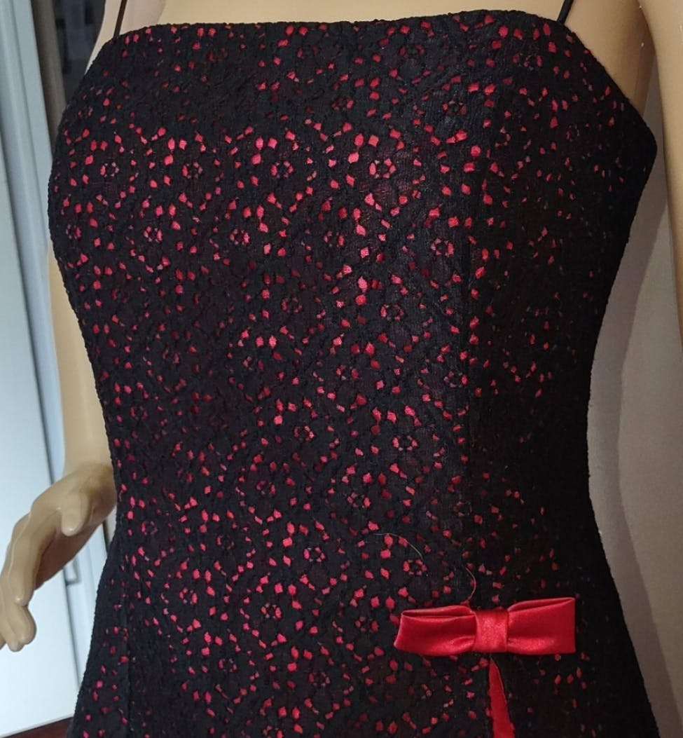 90’s Black and Red Formal Dress by Betsy & Adam By Linda Bernell - Image 4