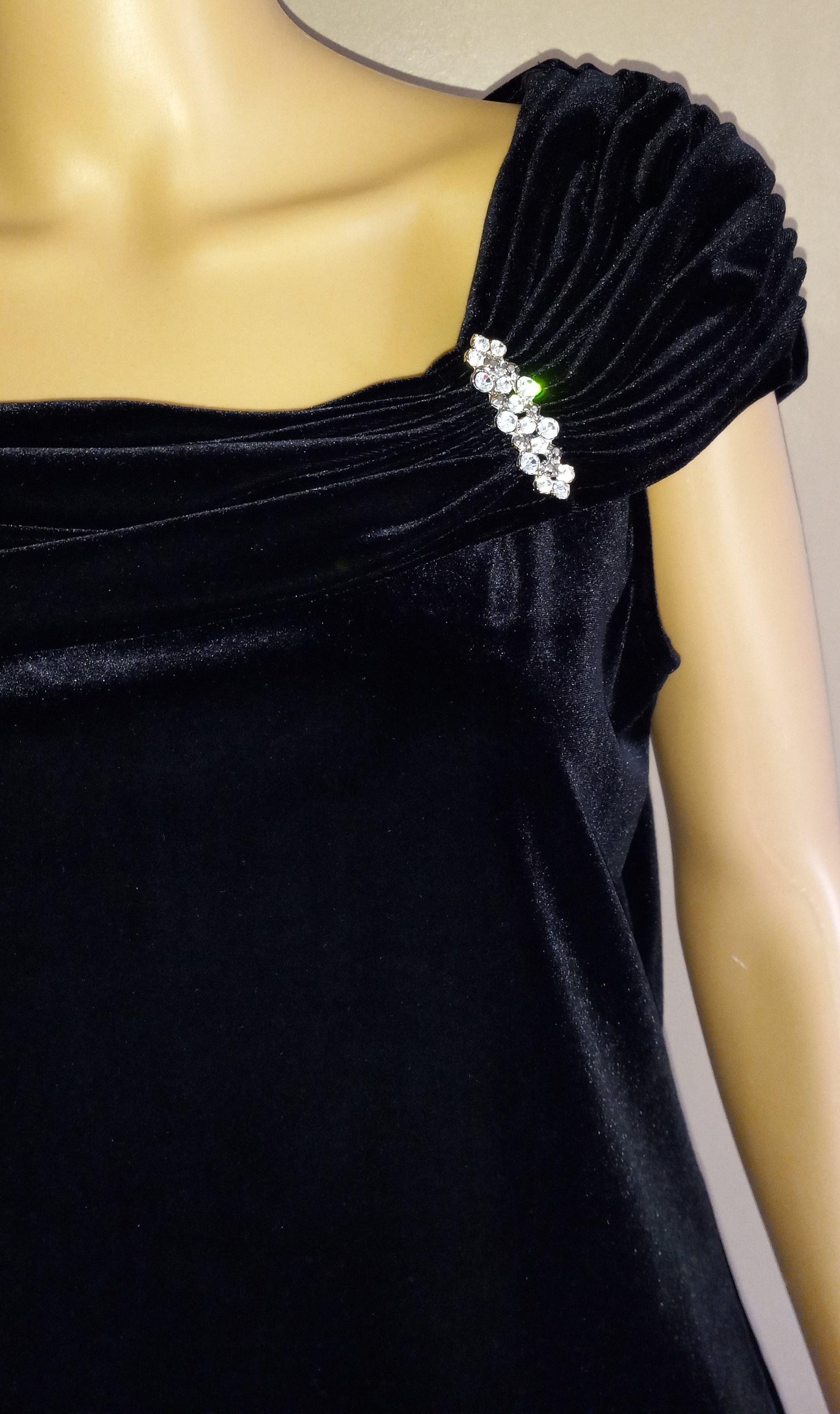 90’s Black Velvet Polyester Short Sleeve Top - Image 4