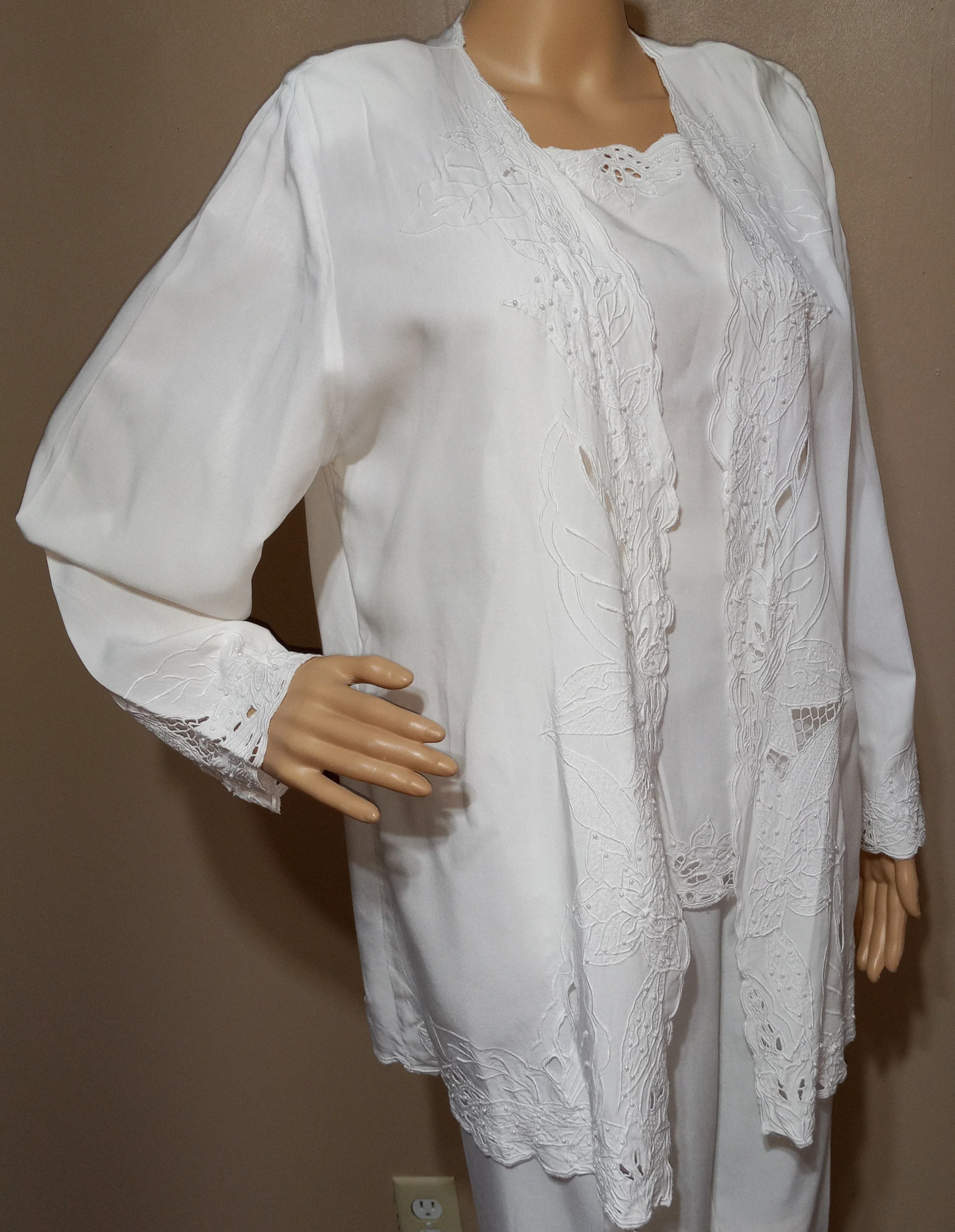 90’s White Rayon Lace and Beads 3 Piece Pants Suit by Marcia & Me & Co - Image 3
