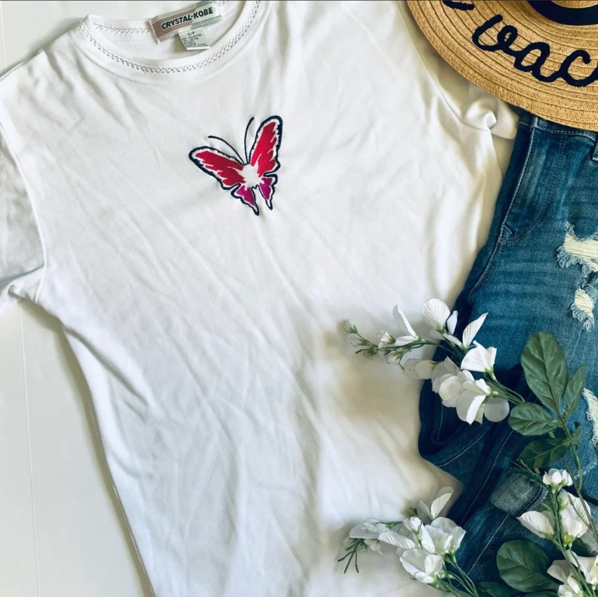 90s/00s 00s Butterfly Embroidered White Short Sleeve Tee By Crystal Kobe - Image 4