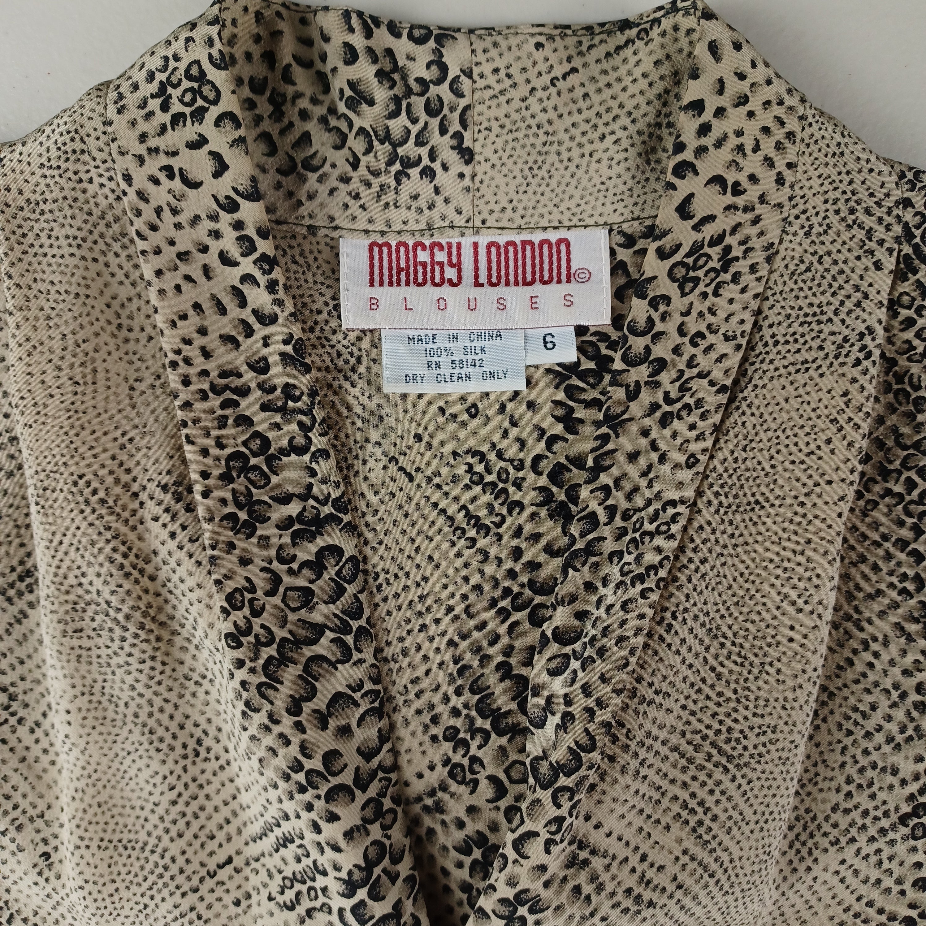 90s/00s 100% Silk Snake Reptile Print V-neck Blouse By Maggy London Blouses - Image 3