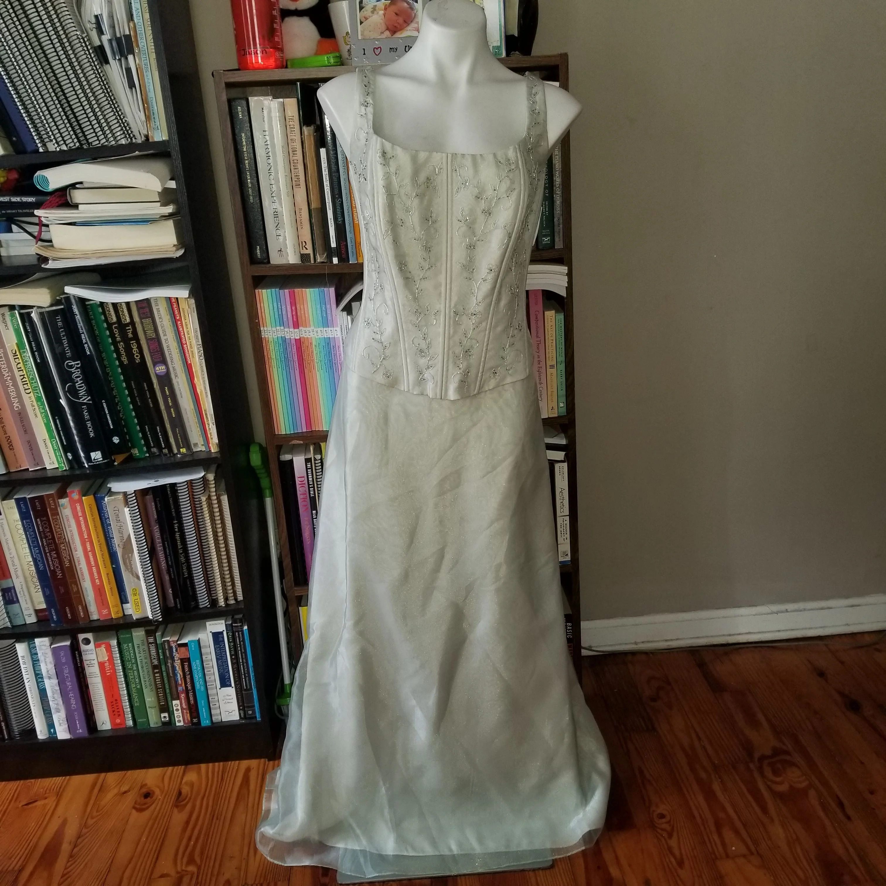 90s/00s Baby Green Popover Gown W Sequin/bead/crystals By Michelangelo - Image 3