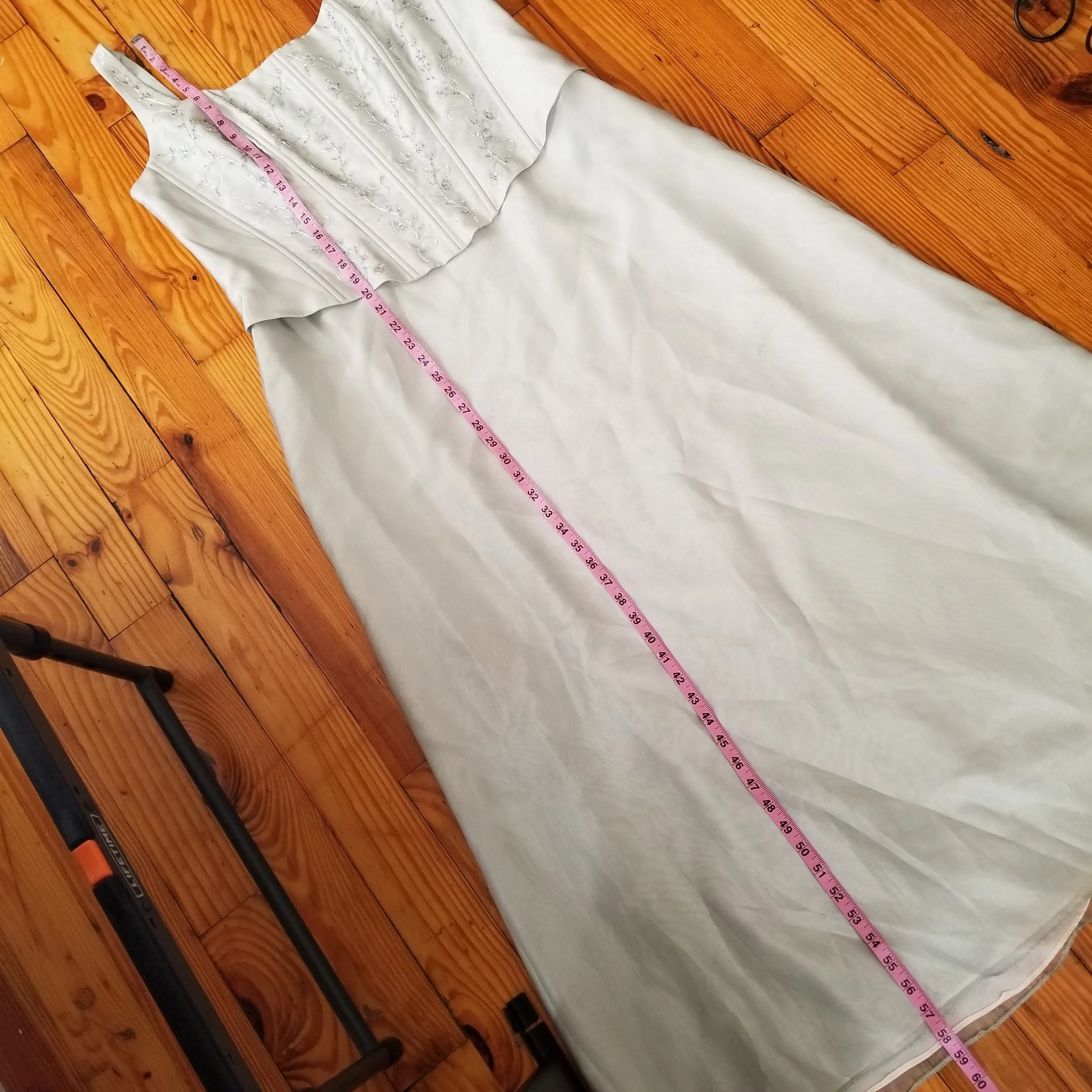 90s/00s Baby Green Popover Gown W Sequin/bead/crystals By Michelangelo - Image 9