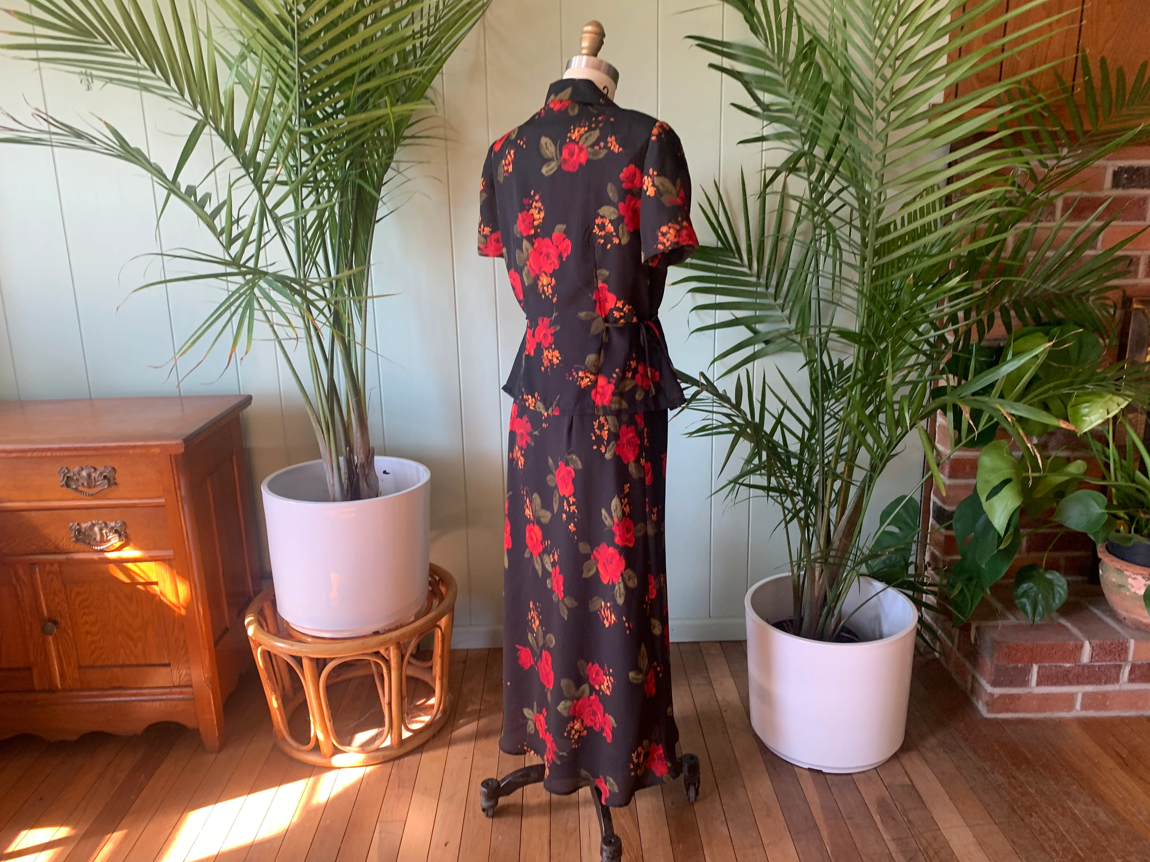 90s/00s Black And Red Floral Print Midi Dress And Jacket By R & K Originals - Image 8