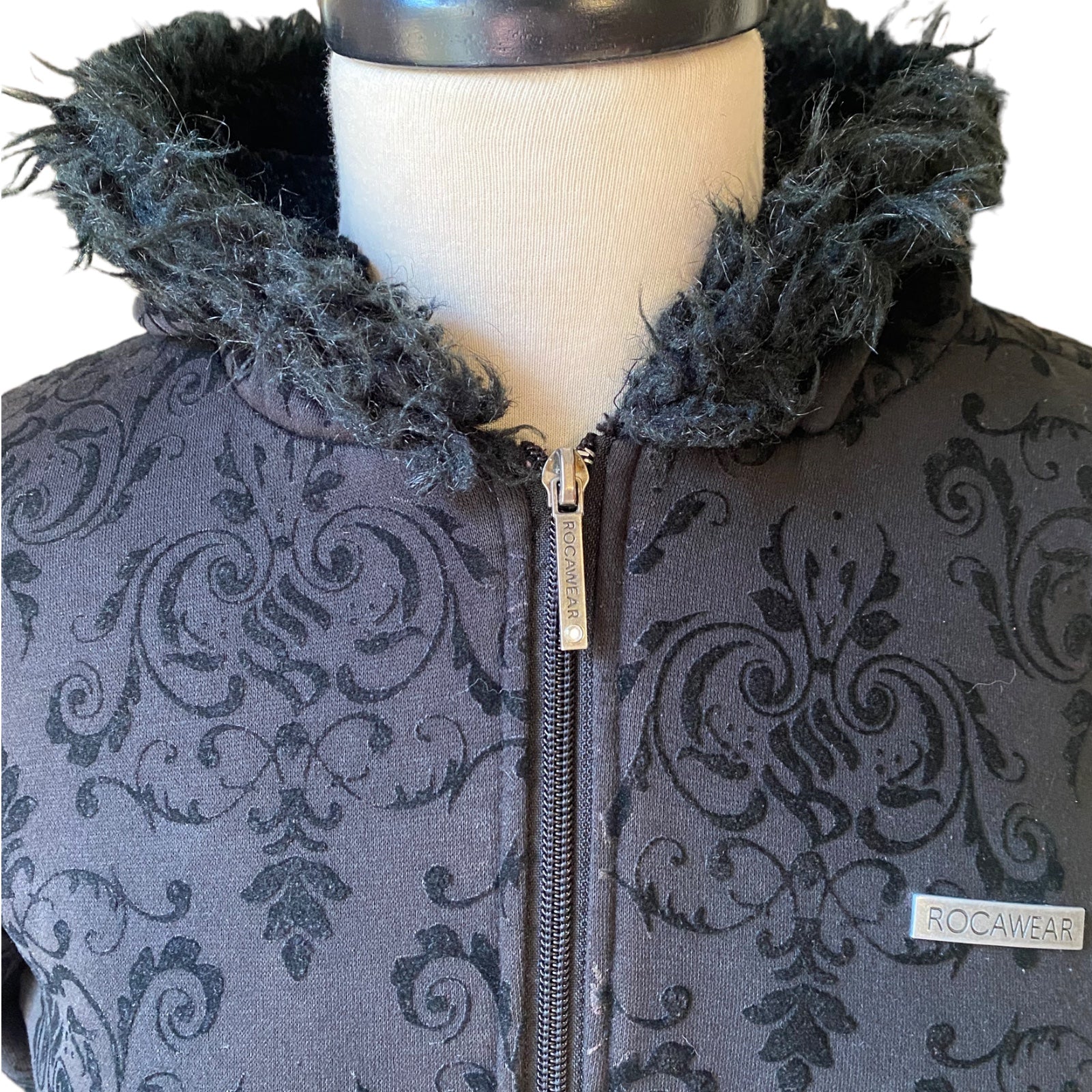 90s/00s Black Hooded Jacket Zip Embossed Velvet Logo Sz M By Rocawear - Image 13
