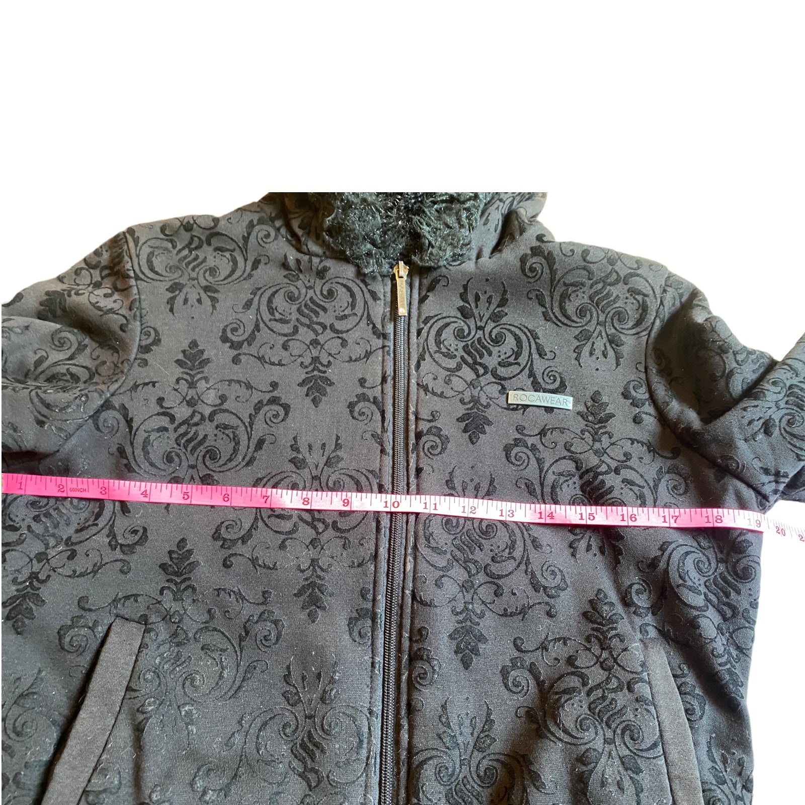 90s/00s Black Hooded Jacket Zip Embossed Velvet Logo Sz M By Rocawear - Image 7