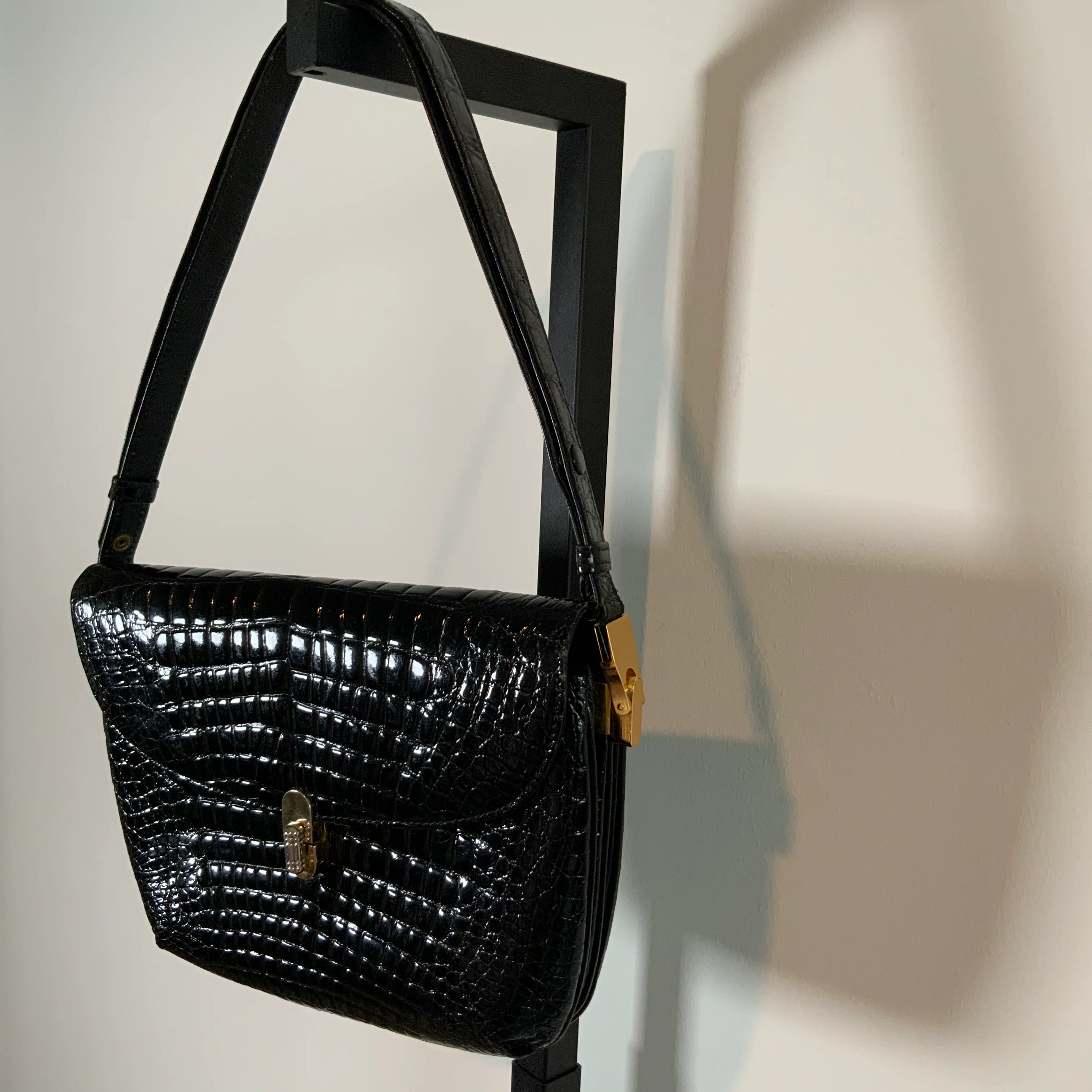 90s/00s Black Patent Leather Croc Embossed Expandable By Genghiz K - Image 10