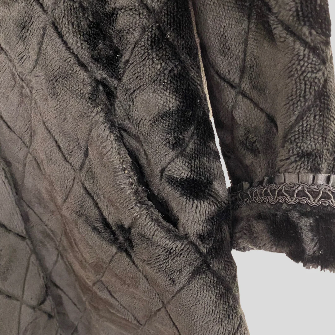 90s/00s Black Quilted Faux Fur Button Down Jacket By St. John - Image 5