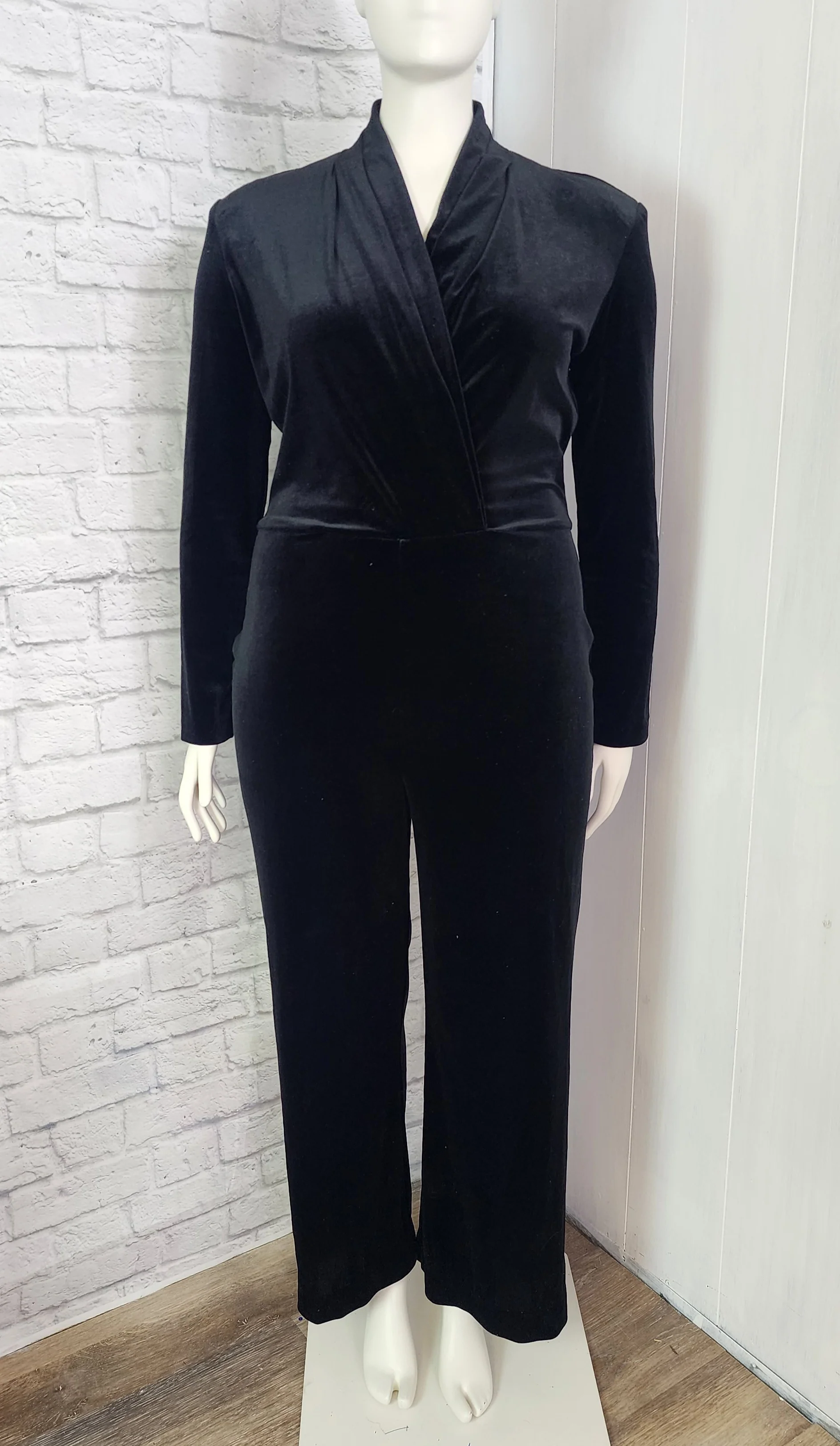 90s/00s Black Stretch Velvet Jumpsuit V-neck Wide Leg By Studio 1 - Image 5