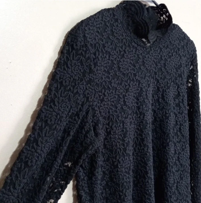 90s/00s Black Textured Floral Lace With Lining Top By Coldwater - Image 3