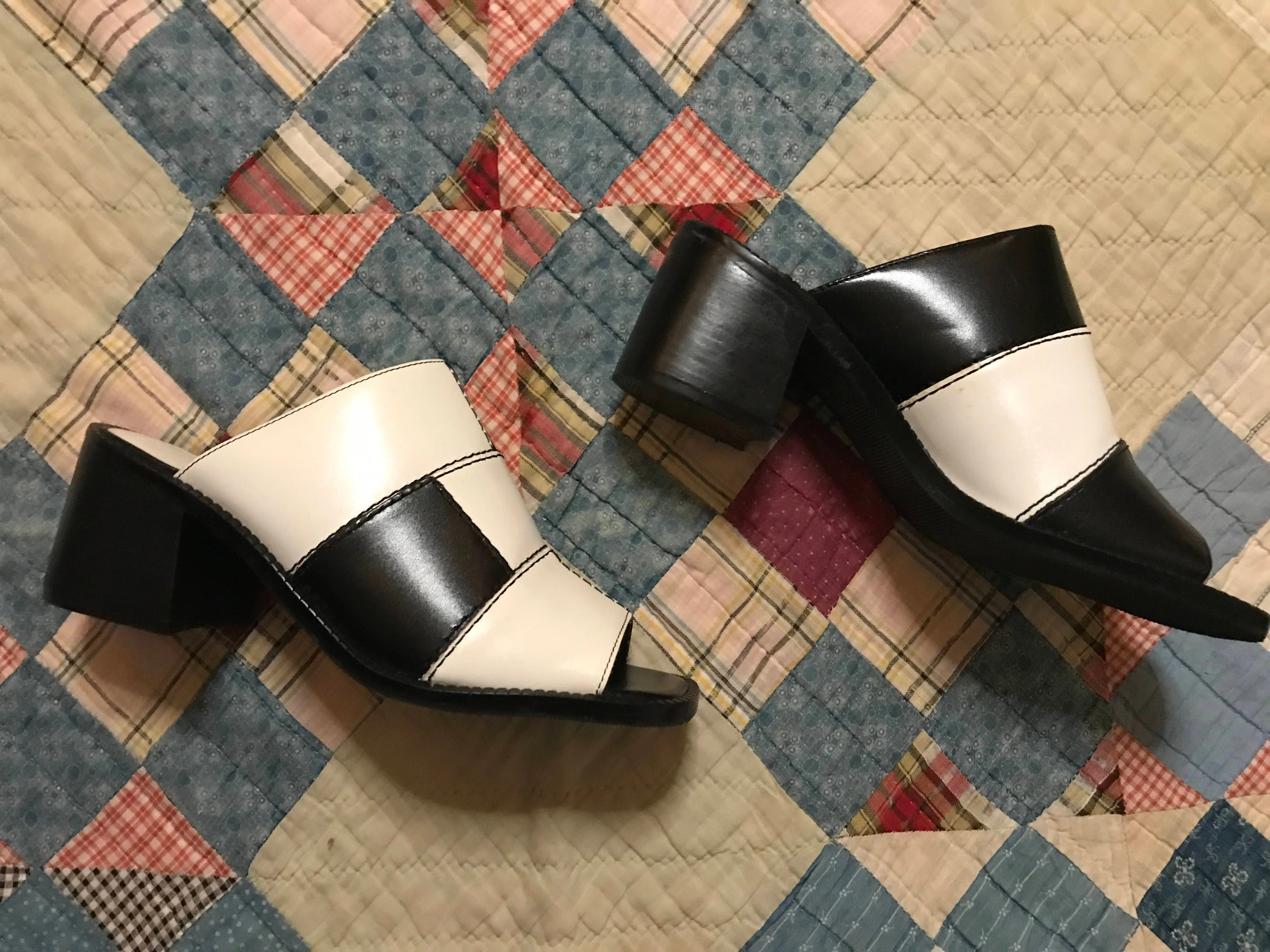 90s/00s Black White Patchwork Leather Peep Toe Mule By Diba - Image 3