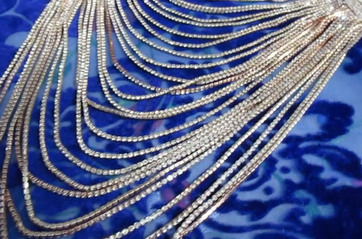 90s/00s Disco Club Queen Necklace 1000s Of Rhinestones - Image 5