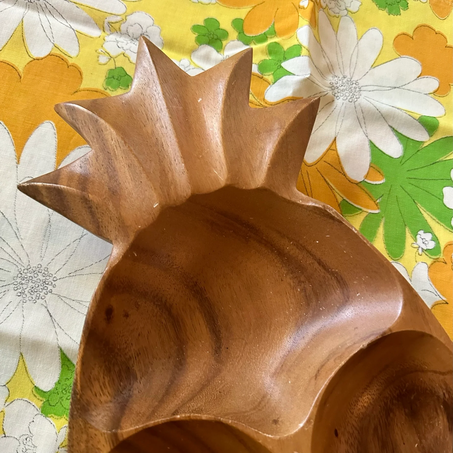 90s/00s Divided Pineapple Bowl Wooden Tray - Image 3