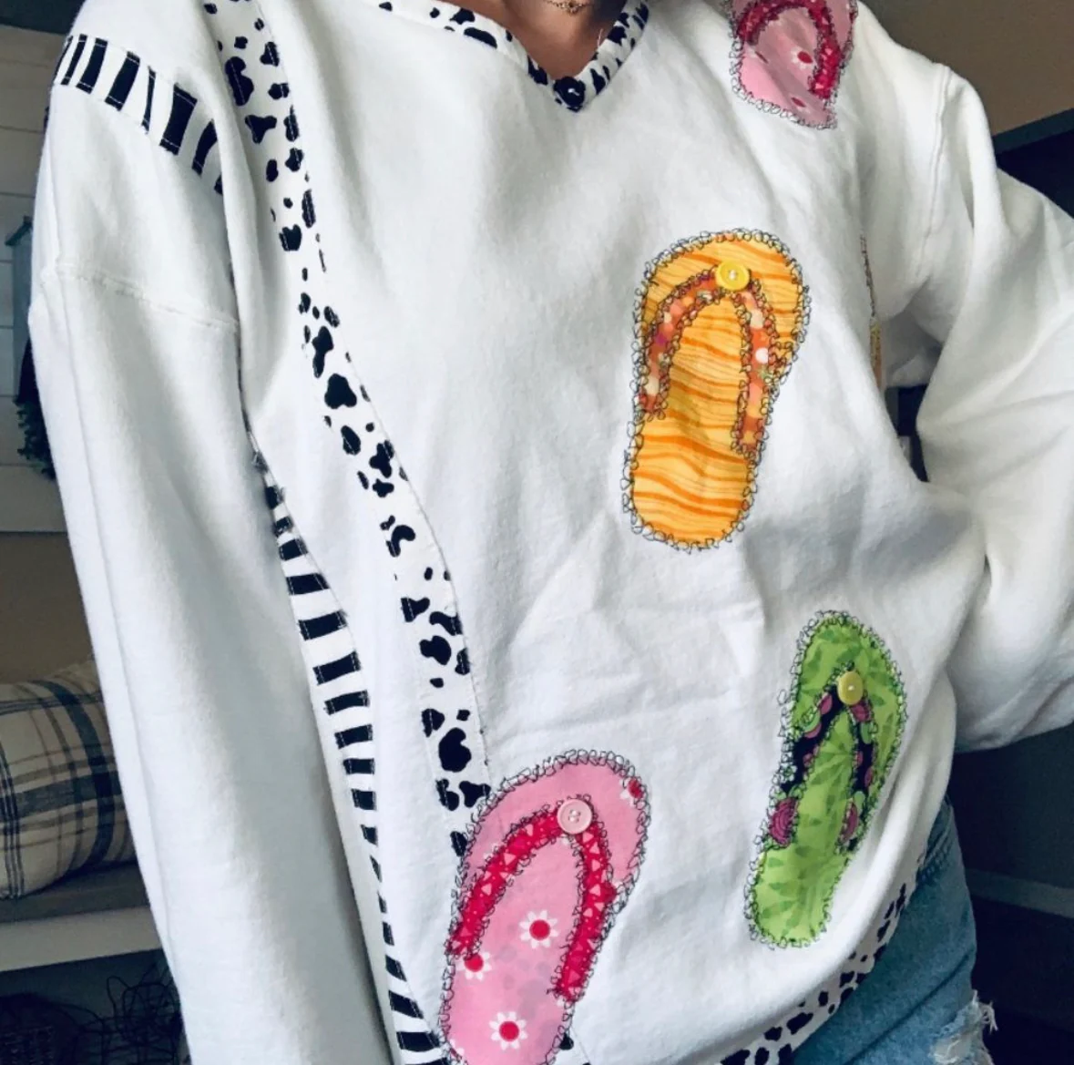 90s/00s Handmade Retro Flipflop Dalmatian Sweatshirt - Image 3