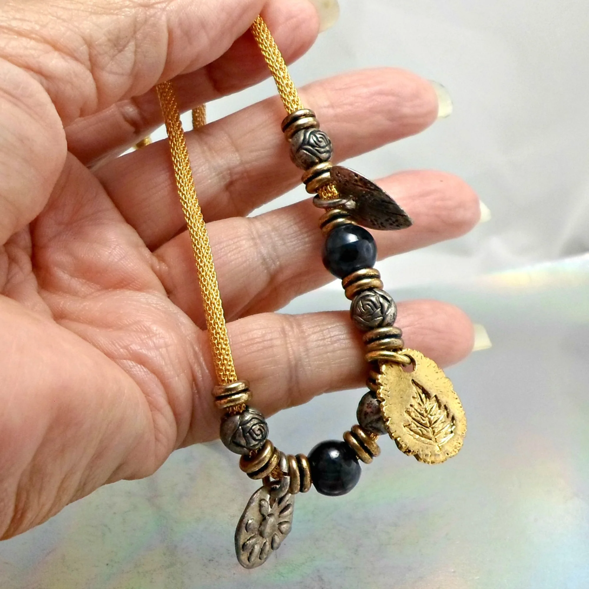 90s/00s Necklace Goldtone Mesh Leafy Heart Dangles Charms - Image 6