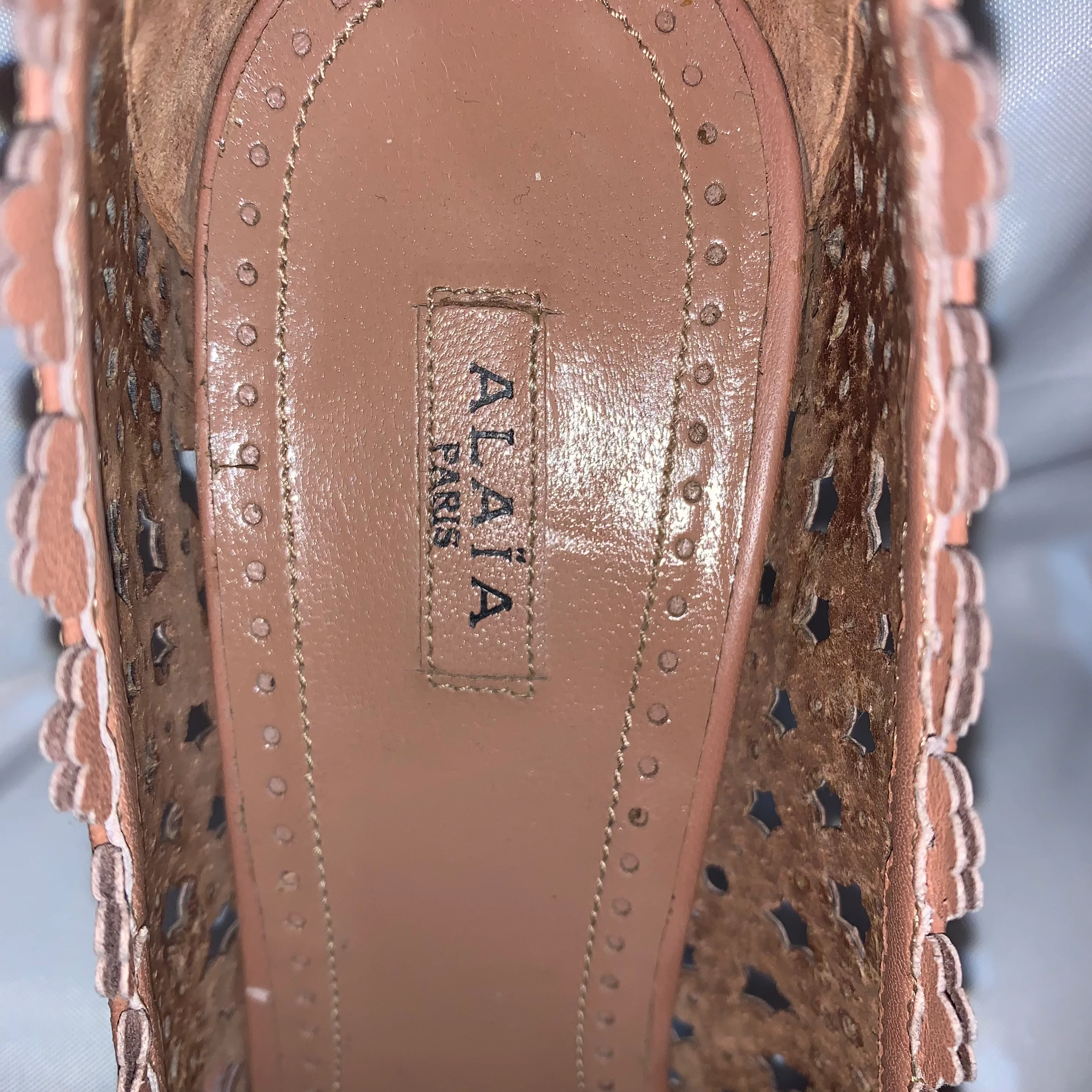 90s/00s Size 37.5 Laser Cut Leather Stilleto Alaïa Pumps By Alaïa - Image 6