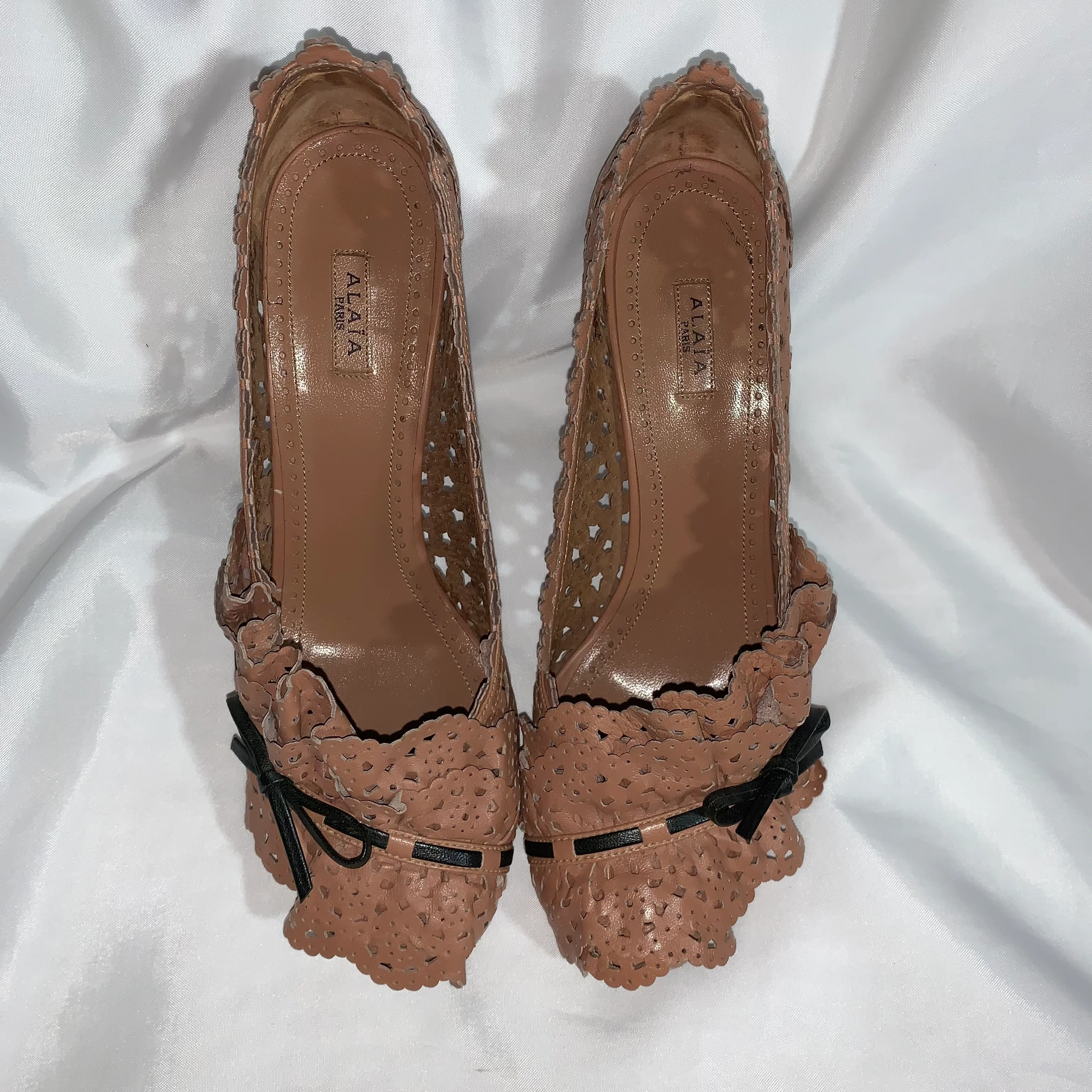 90s/00s Size 37.5 Laser Cut Leather Stilleto Alaïa Pumps By Alaïa - Image 7