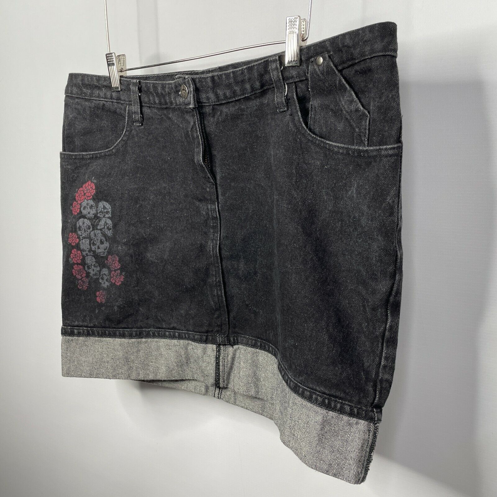 90s/00s Skulls Roses Cuffed Black Denim Mini Skirt Size 16 By Lip Service - Image 4