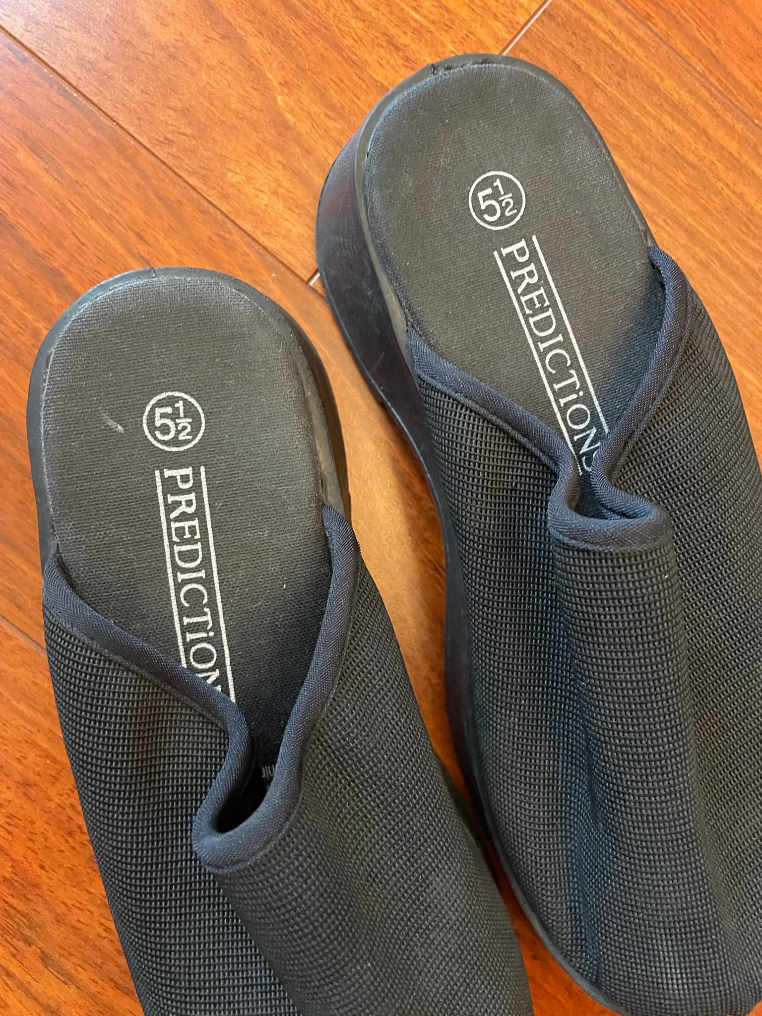 90s/00s Slip On Black Mules By Predictions - Image 5