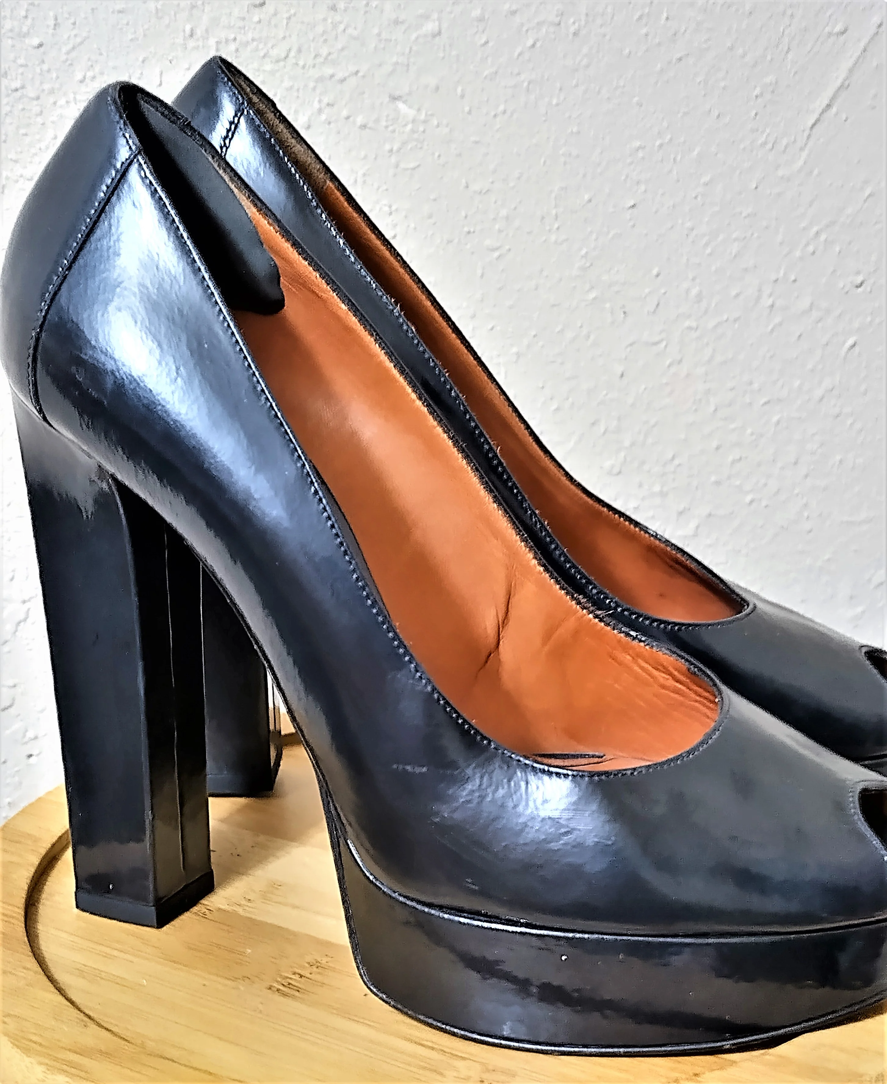 90s/00s Stunning Vintage Lanvin Platform 5' Patent Leather By Lanvin - Image 4