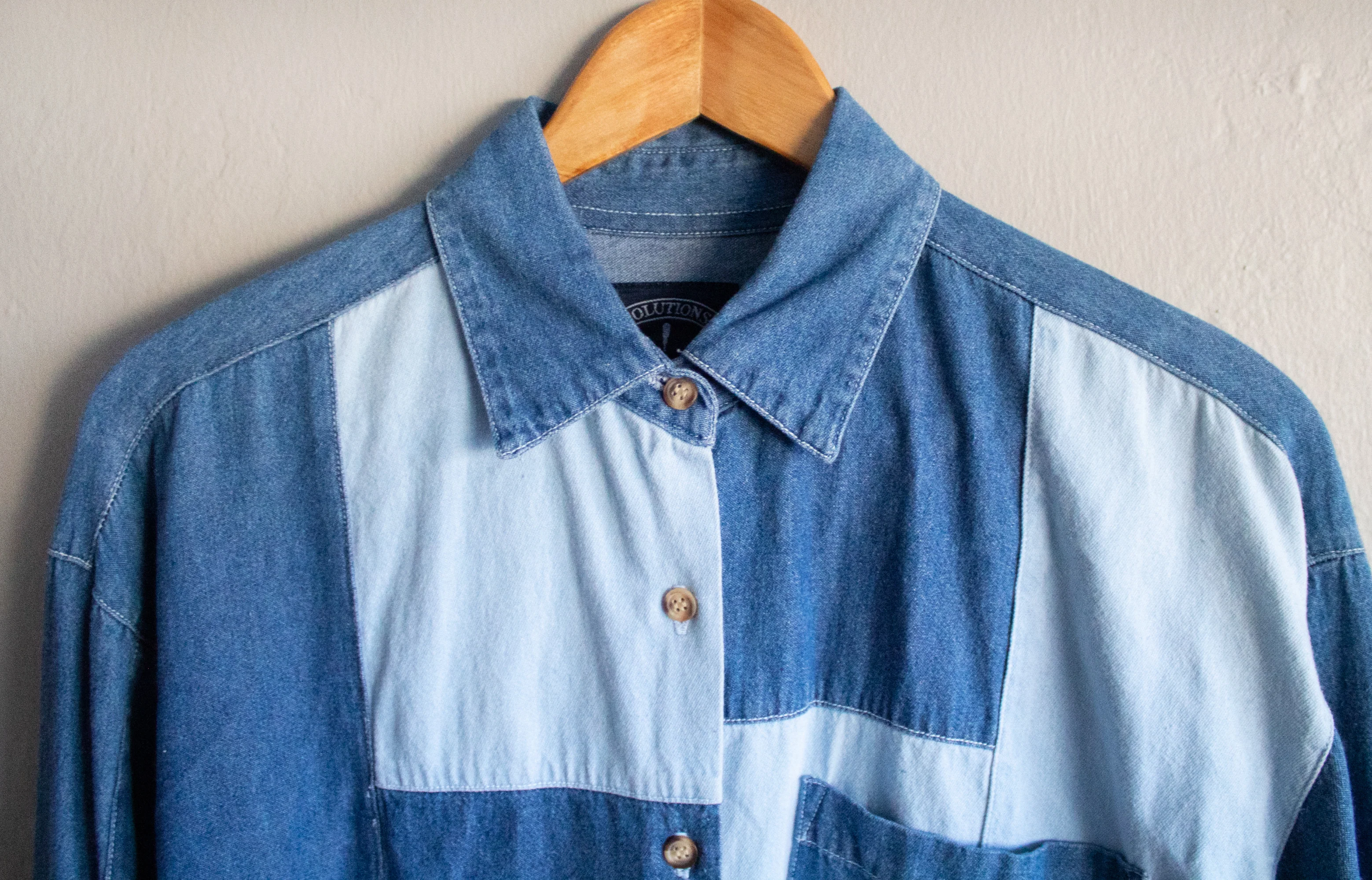 90s/00s Two Toned Blue Denim Patchwork Button Up Large By Solutions - Image 4